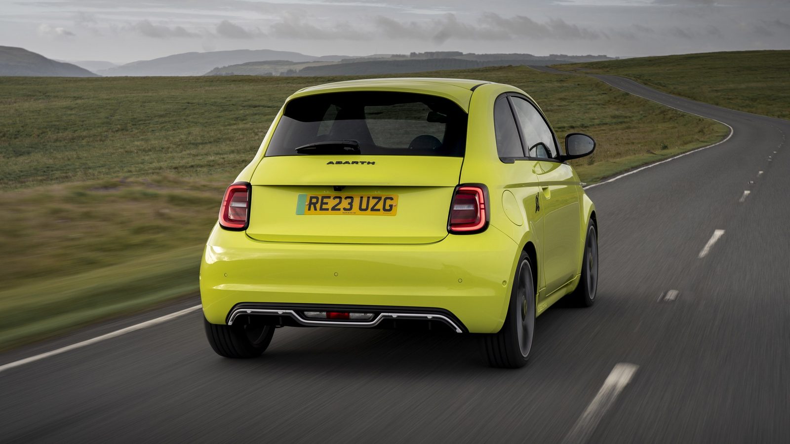 Abarth 500e 2023 - exterior, rear view