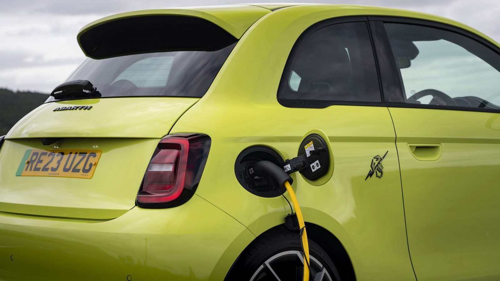 Abarth 500e 2023 - exterior, charging port