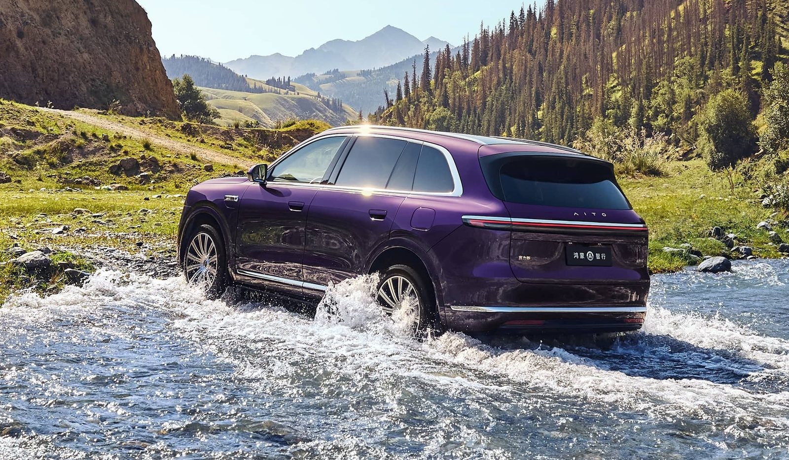 AITO M7 EREV 2026 — главное фото модели, экстерьер, rear 3q wading, рынок china