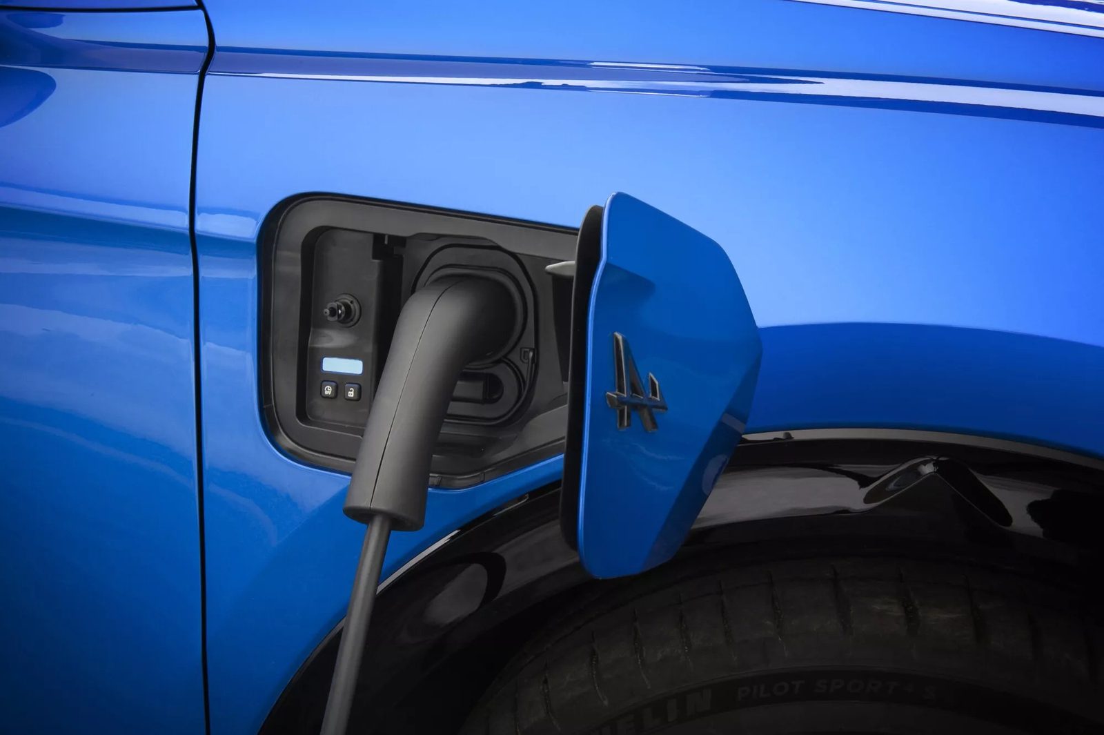 Alpine A390 2025 - exterior, charging port, Global / official market