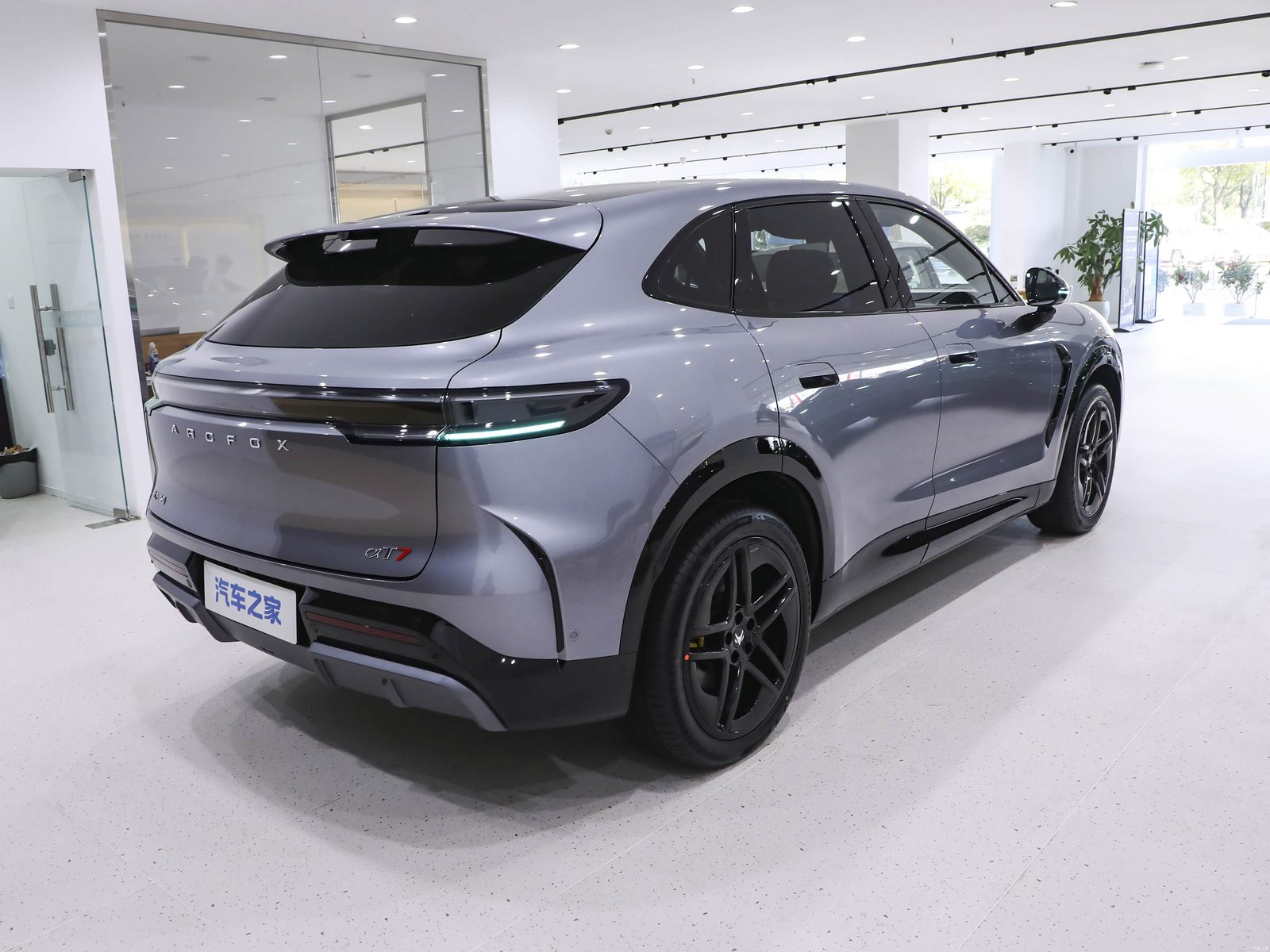 Arcfox Alpha T7 EV / EREV 2026 - exterior, rear three quarter right, China announcement market