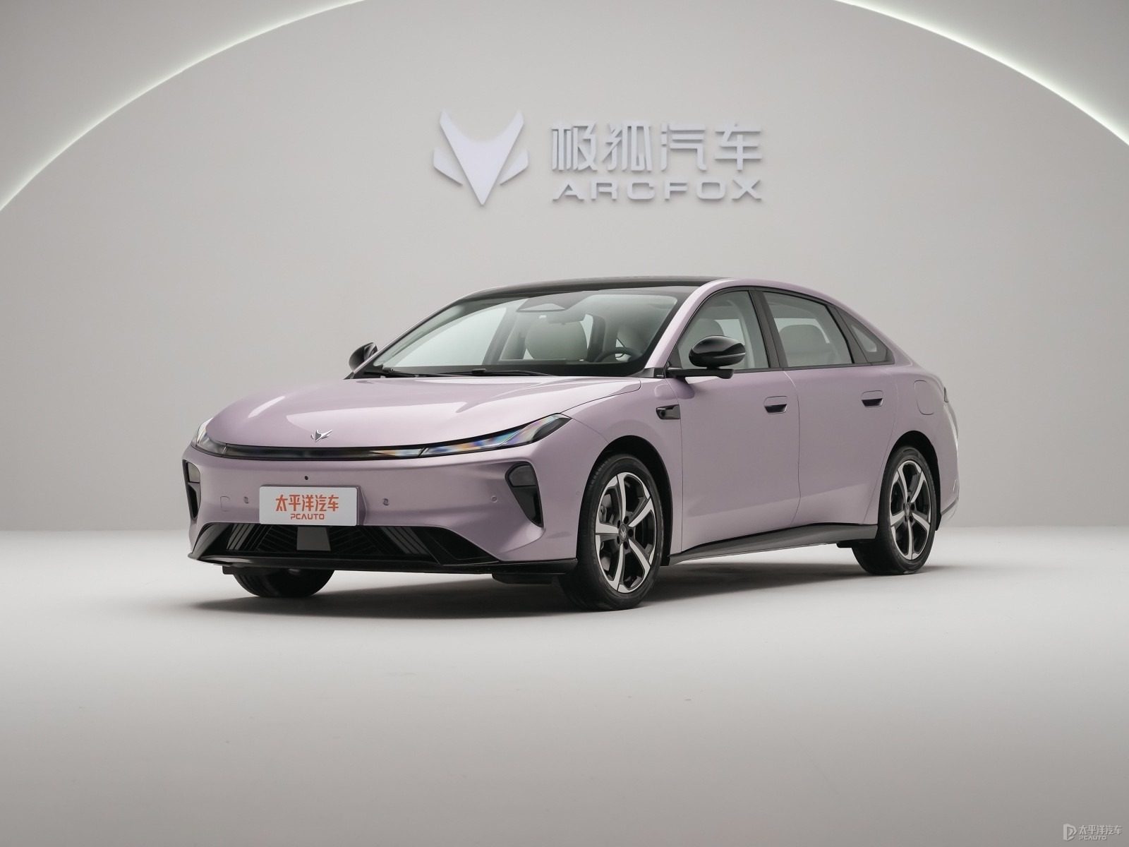 Arcfox Beta S3 2025 — главное фото модели, экстерьер, front 3q showroom, рынок China