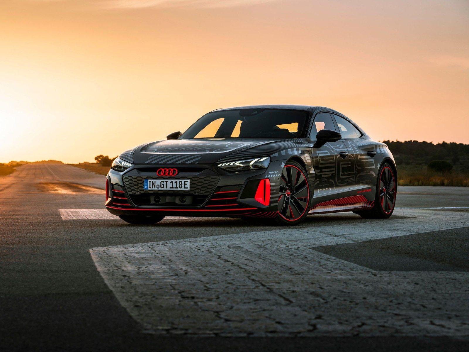 Audi e-tron GT Global 2021 — главное фото модели, экстерьер, вид спереди 3/4, рынок Global / EV Query only