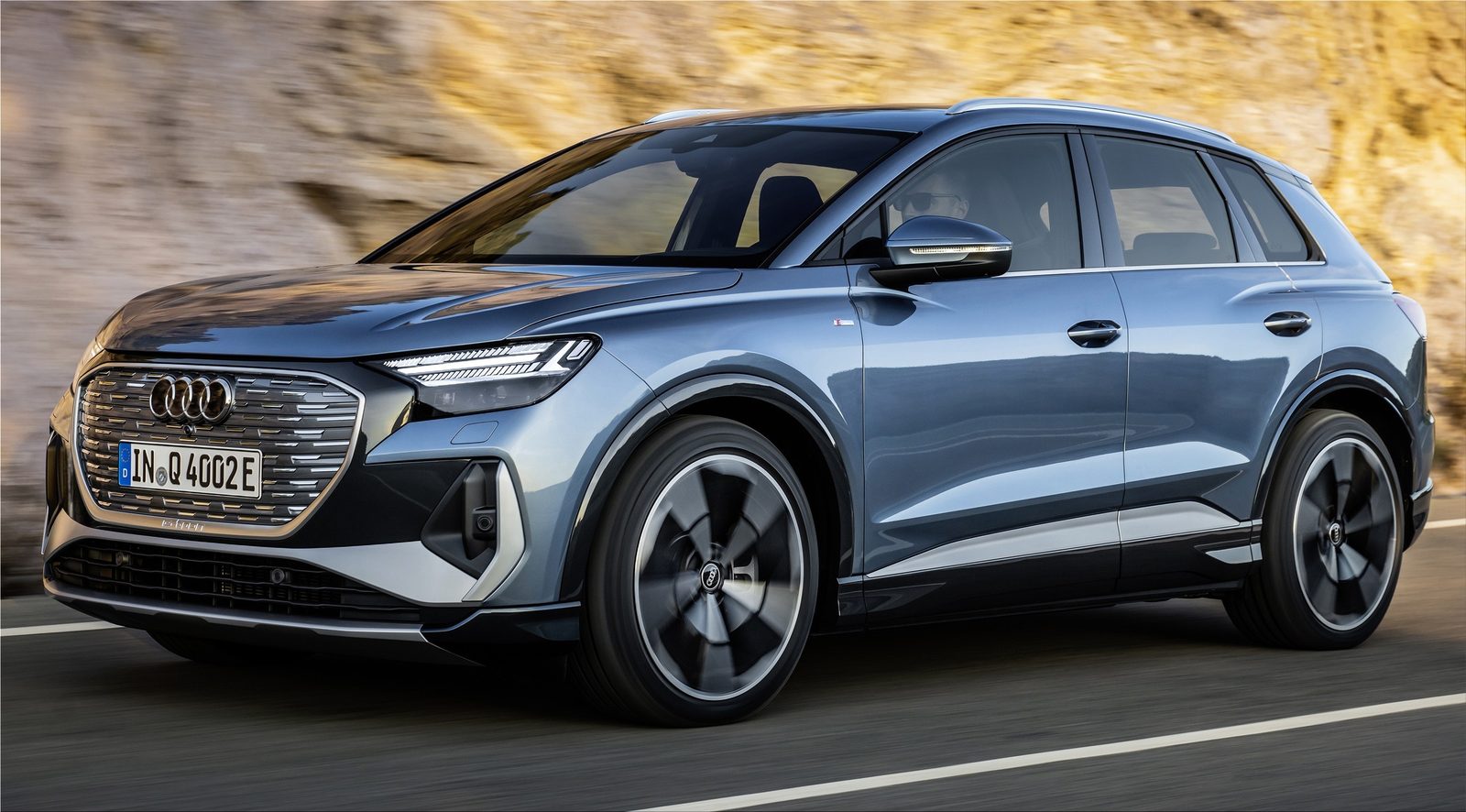 Audi Q4 e-tron Global 2021 — главное фото модели, экстерьер, вид спереди 3/4, рынок Global / EV Query only