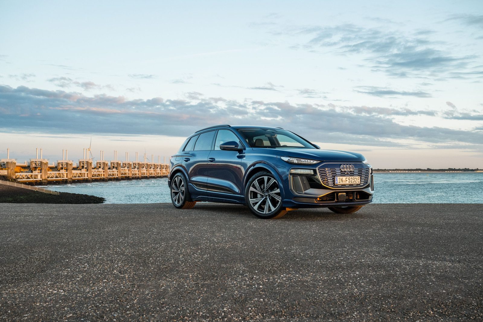 Audi Q6 e-tron Global 2024 - exterior, front three-quarter view, Global / EV Query only market