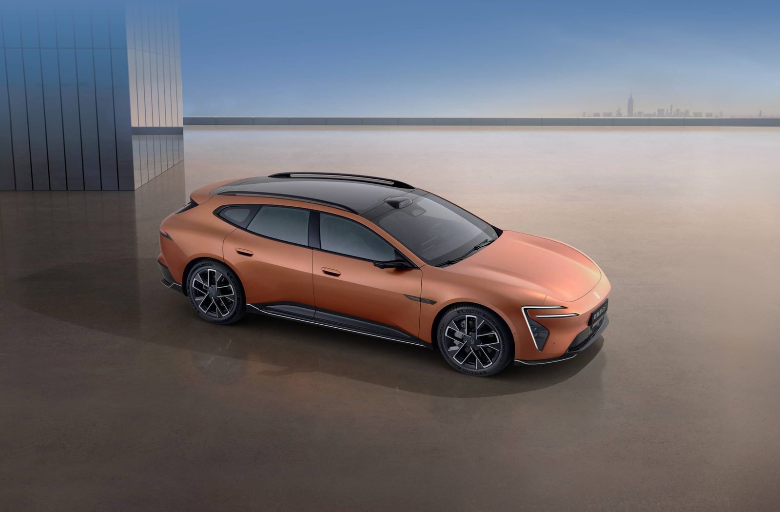 Avatr 06T EV / EREV 2026 - main model photo, exterior, front three-quarter view, China market