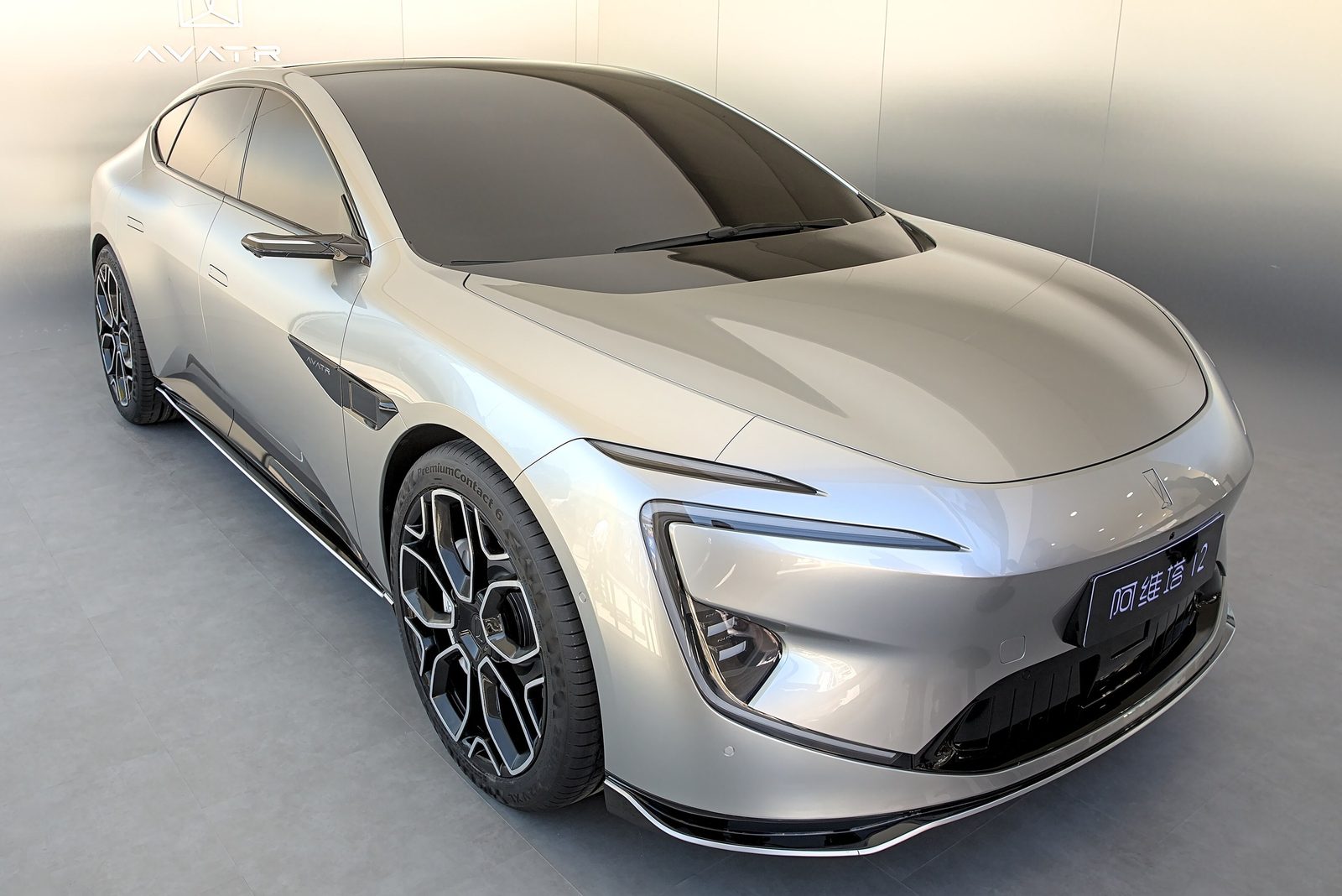 Avatr 12 EV 2026 — экстерьер, вид спереди 3/4, рынок China/Europe/import
