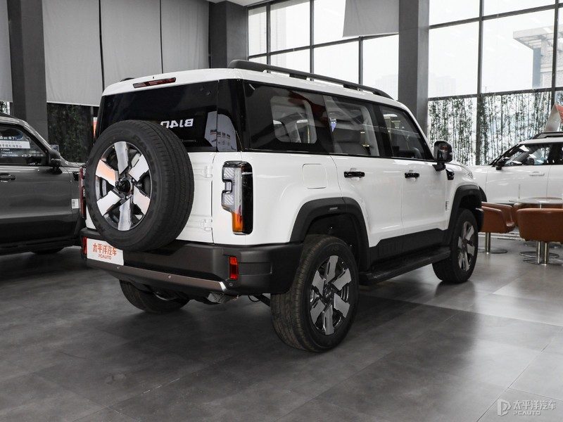 BAIC / Beijing BJ40e EREV 2025 - exterior, rear three-quarter view