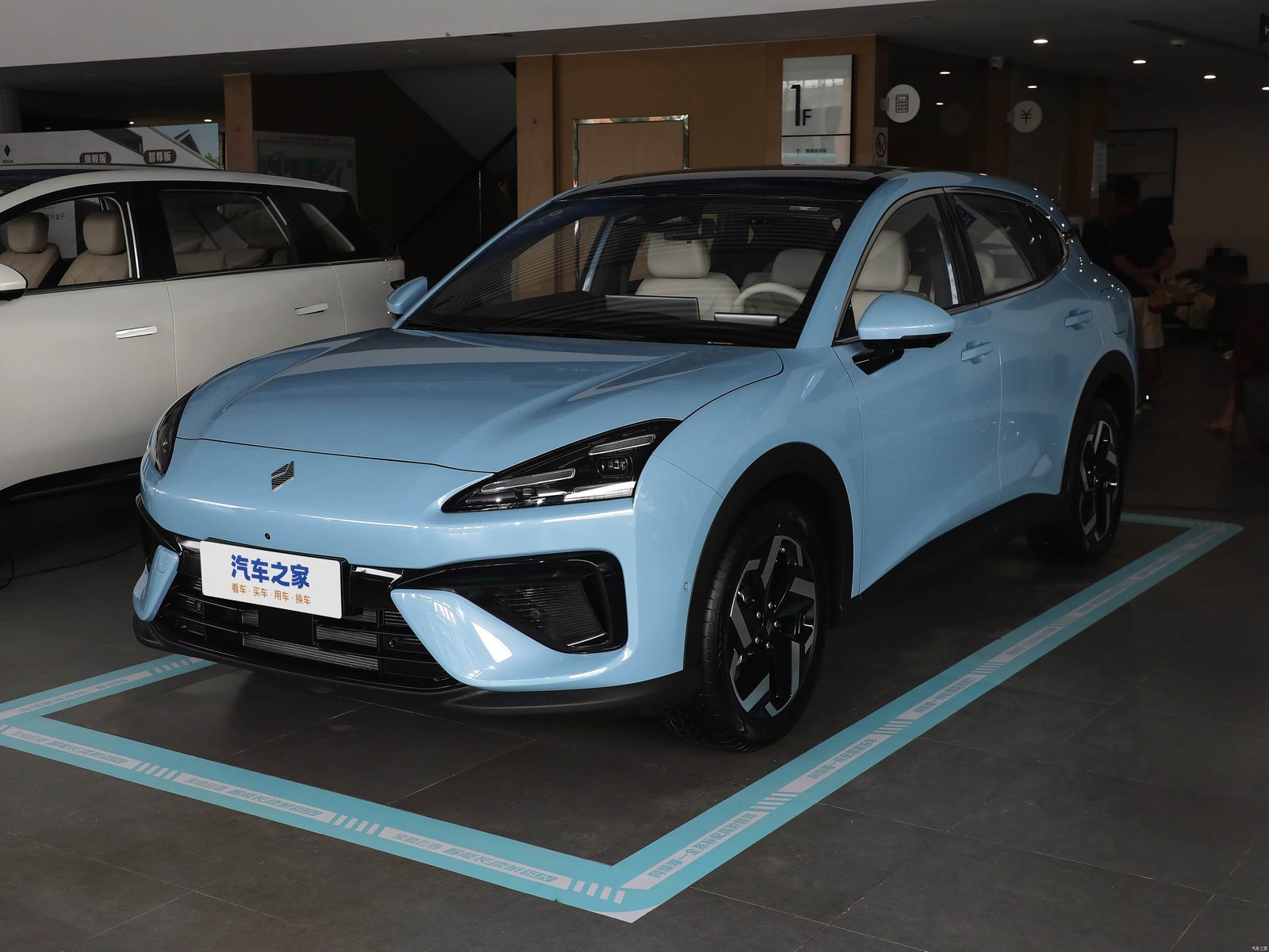 Baojun Yunhai PHEV 2026 - exterior, front 3q color alt, China market