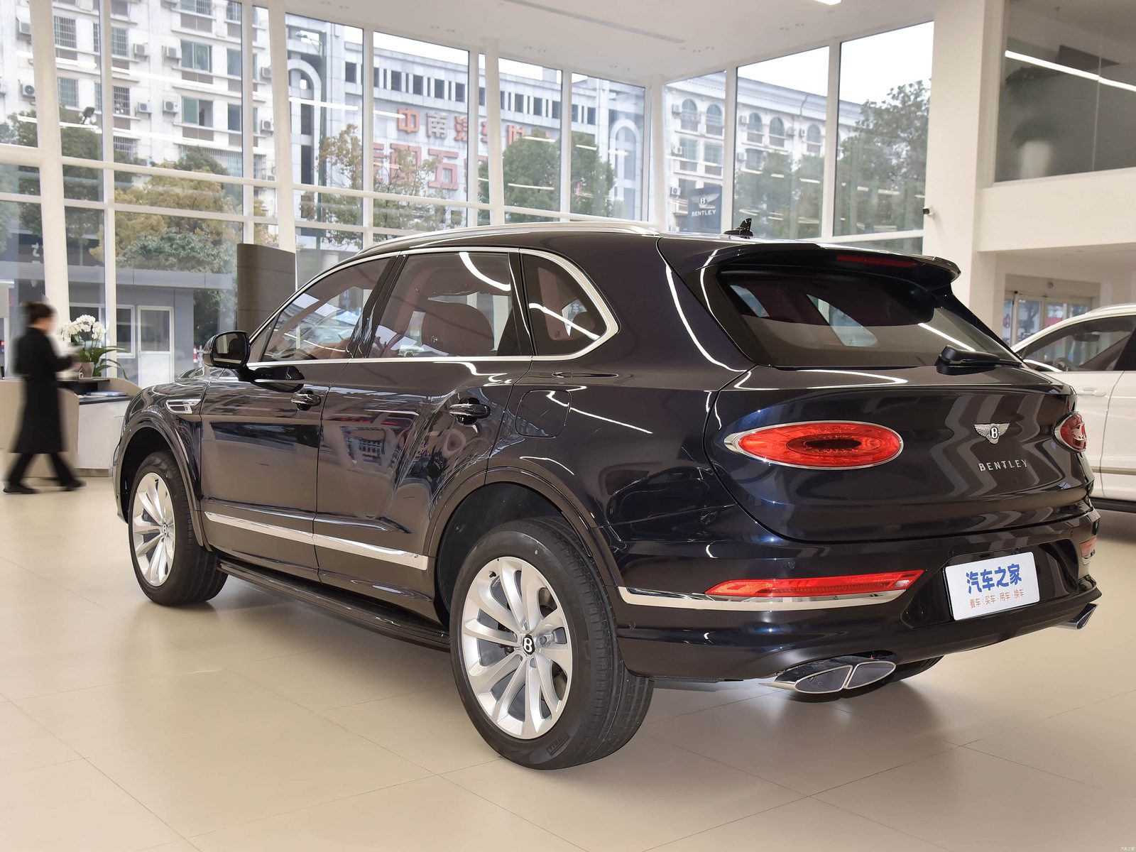 Bentley Bentayga Hybrid 2025 - exterior, rear three-quarter view, China market