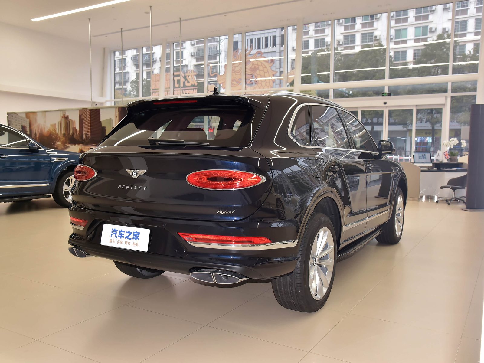 Bentley Bentayga Hybrid 2025 - exterior, rear 3q alt, China market