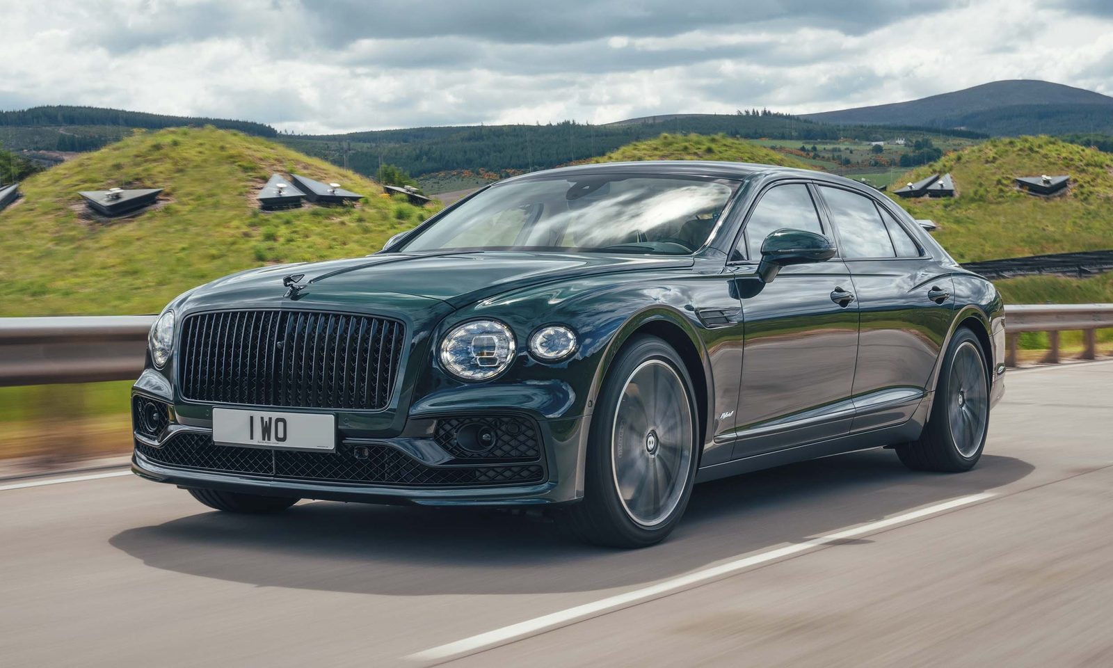 Bentley Flying Spur Hybrid 2021 — главное фото модели, экстерьер, вид спереди 3/4, рынок Global / EV Query only