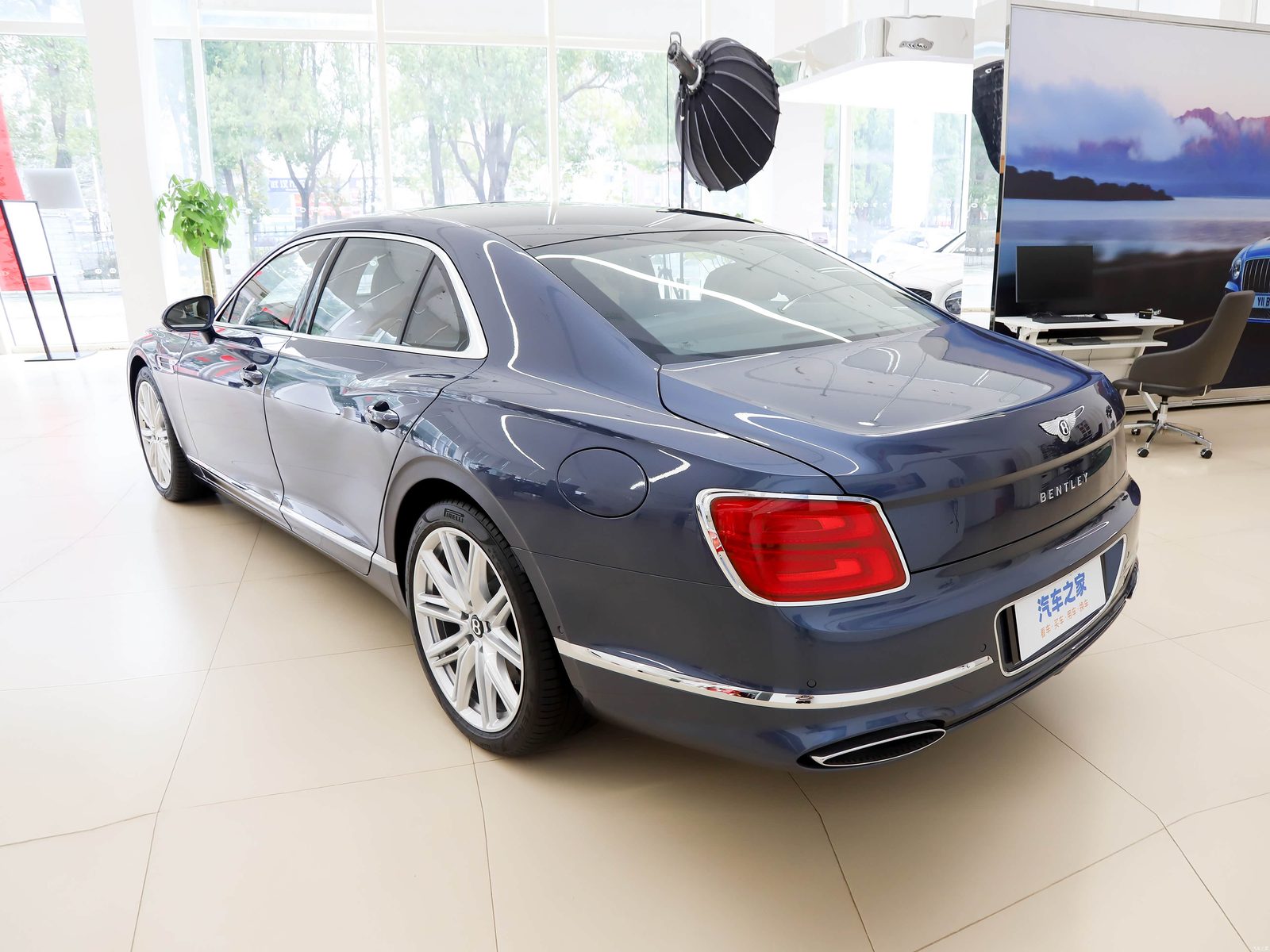 Bentley Flying Spur Hybrid 2021 - exterior, rear three-quarter view, China market