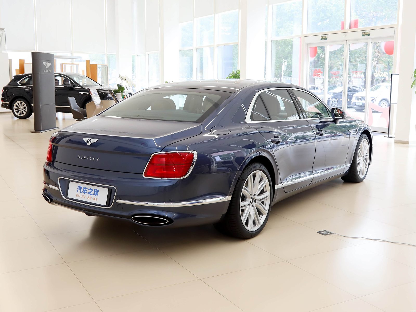 Bentley Flying Spur Hybrid 2021 - exterior, rear 3q alt, China market