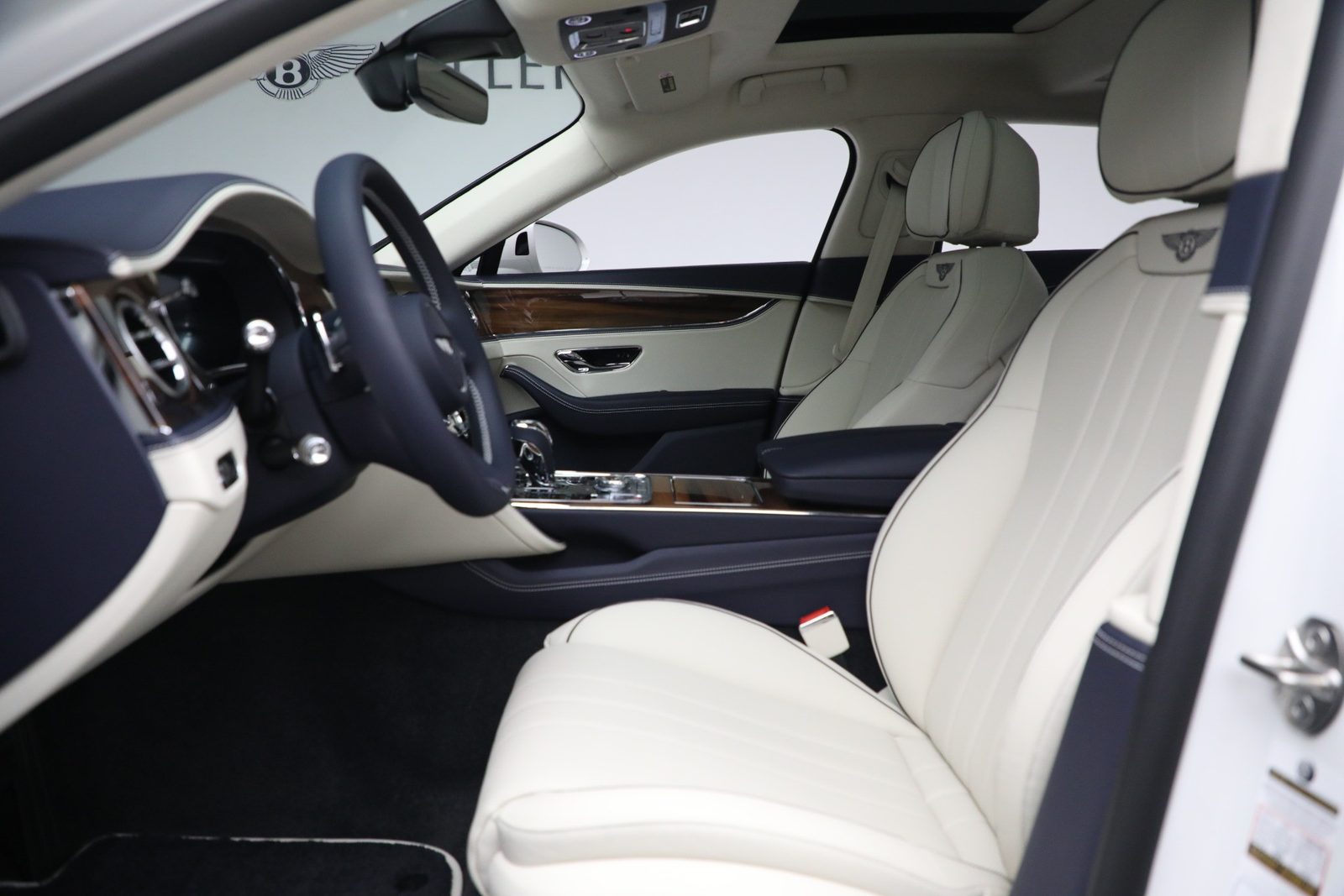 Bentley Flying Spur Hybrid 2021 — интерьер, detail, рынок Global / EV Query only