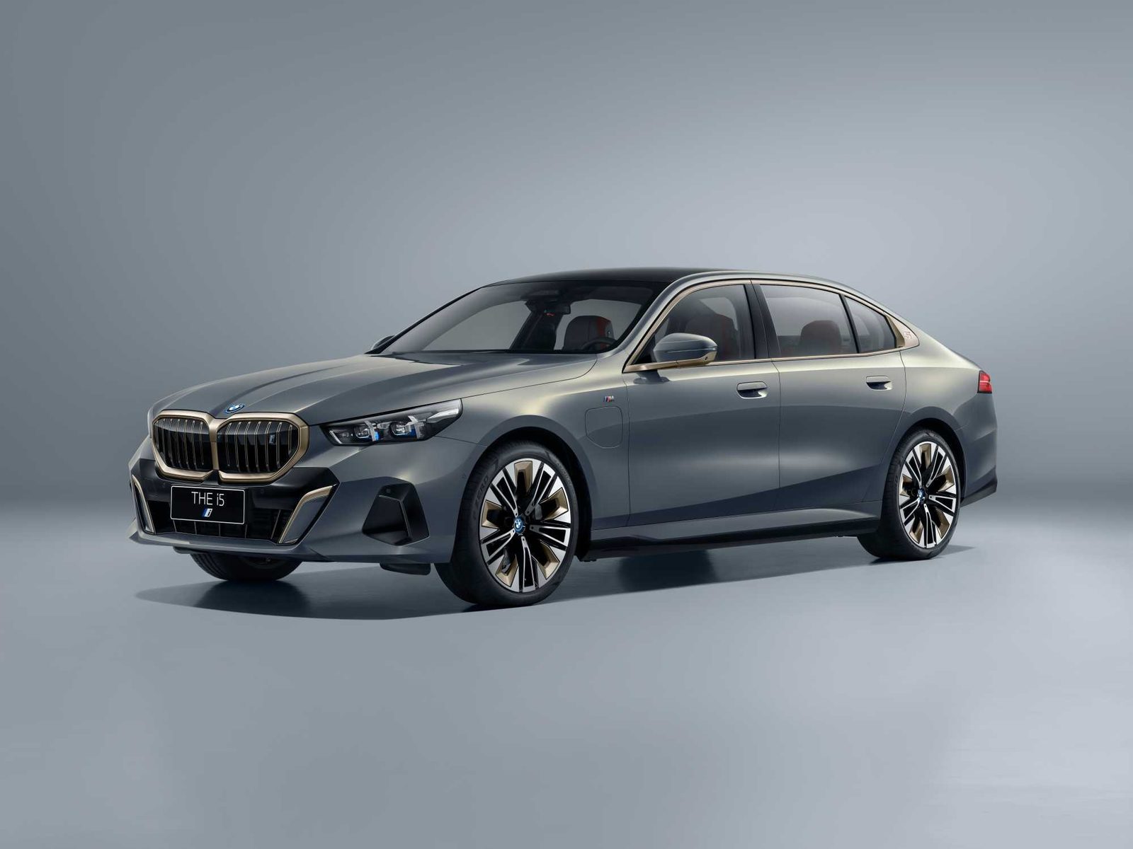 BMW i5 L China 2026 — главное фото модели, экстерьер, front 3q studio, рынок China