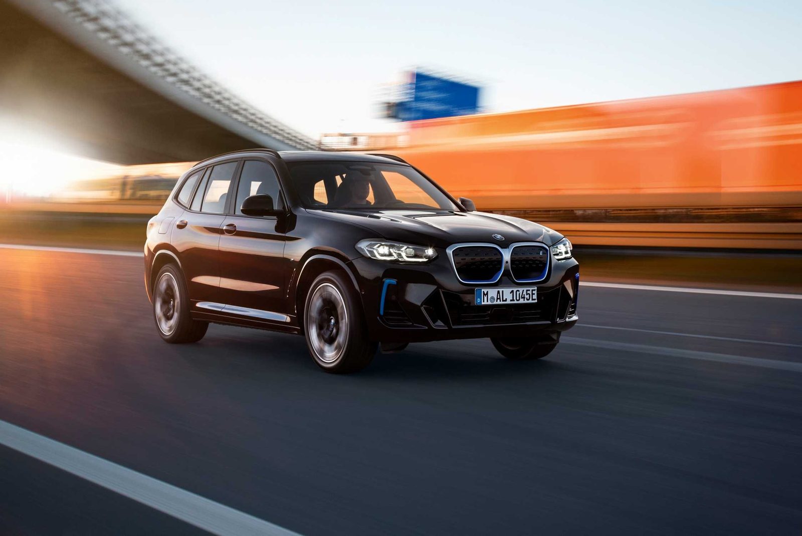 BMW iX3 China 2021 - exterior, front three-quarter view, Global market