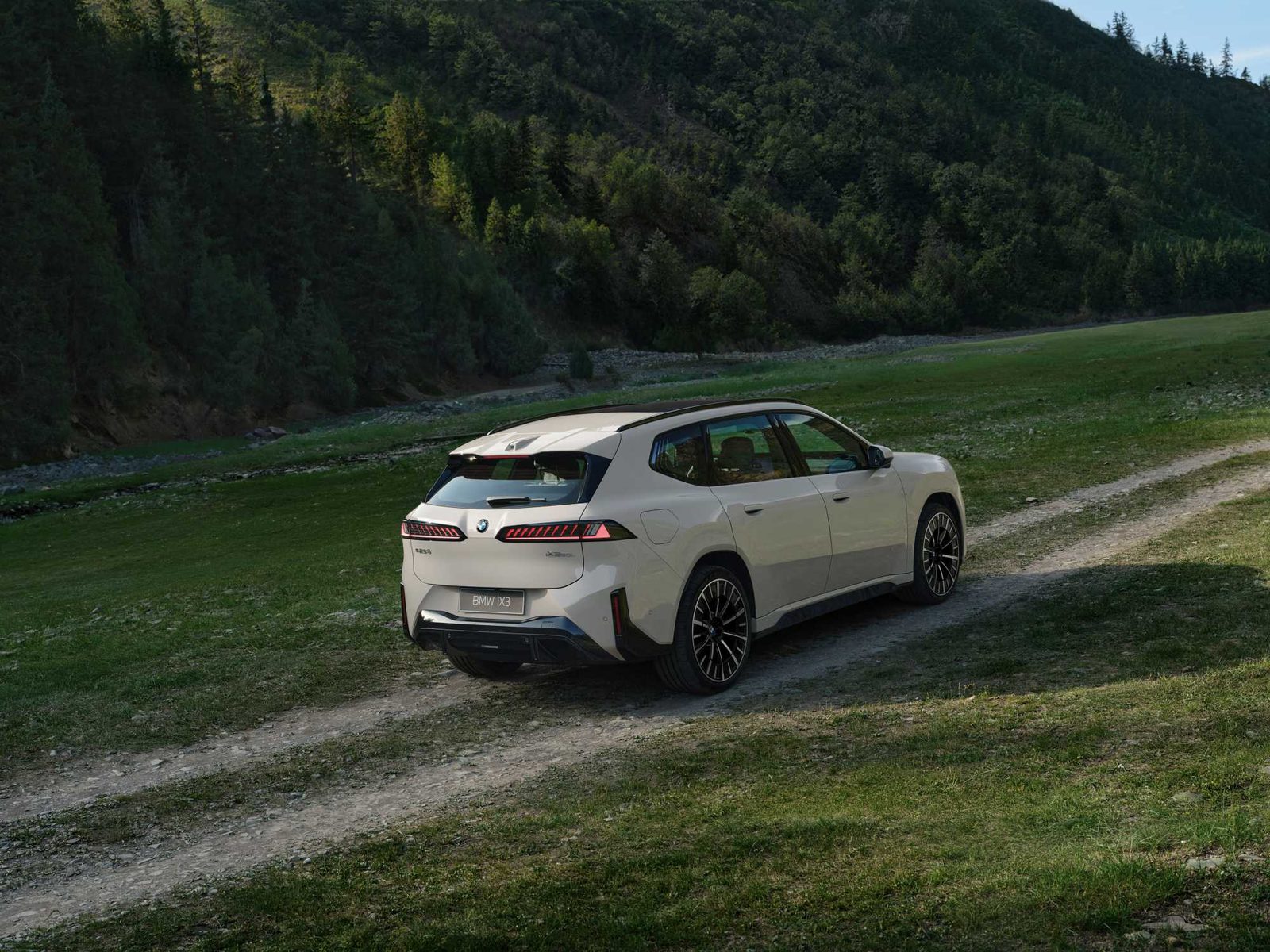BMW iX3 Neue Klasse LWB 2026 - exterior, rear 3q mountain, China market