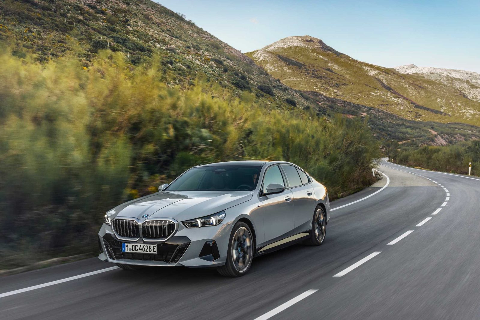 BMW i5 Global 2023 - exterior, front three-quarter view, Global market