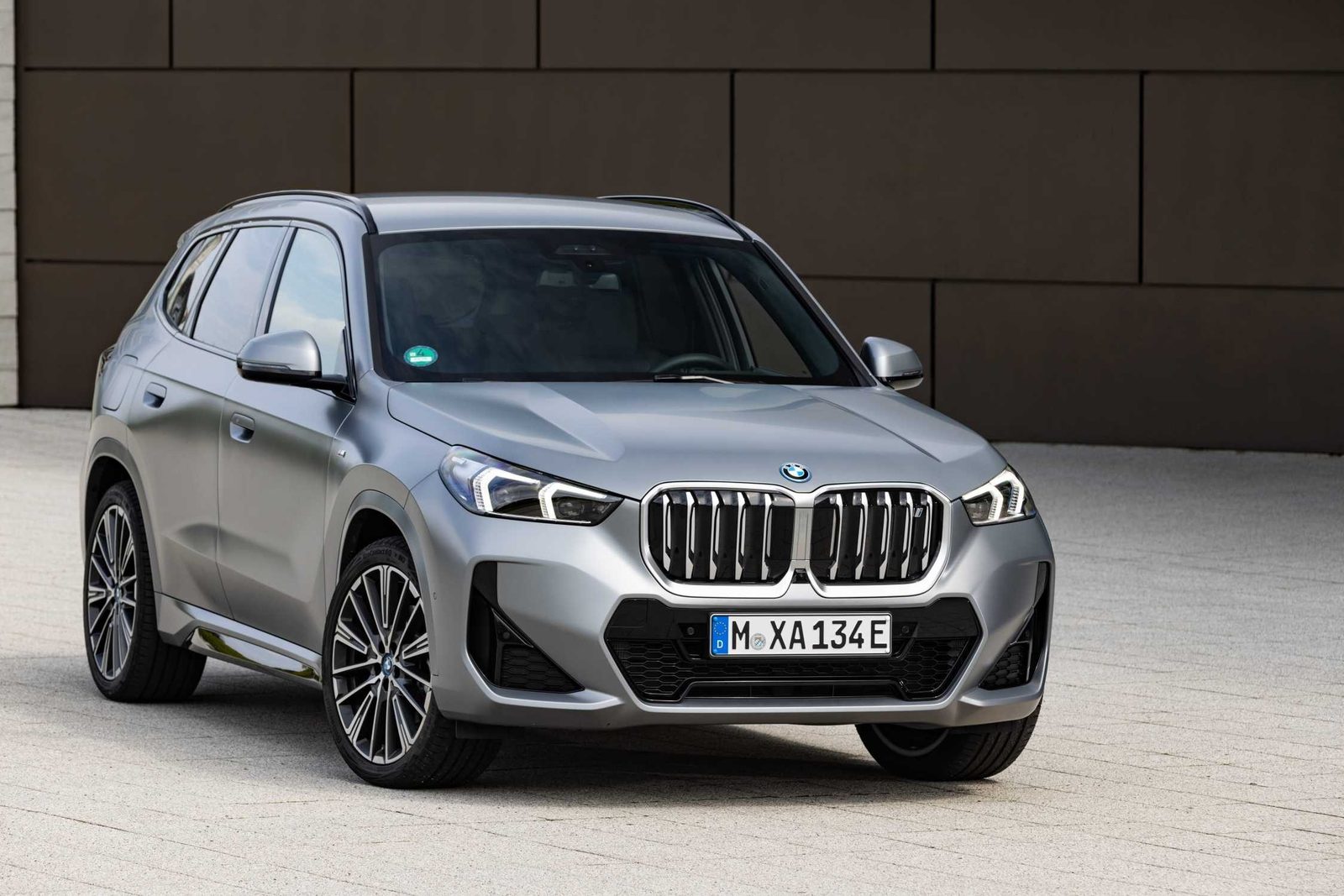 BMW iX1 Global 2022 - exterior, front three-quarter view, Global reference market