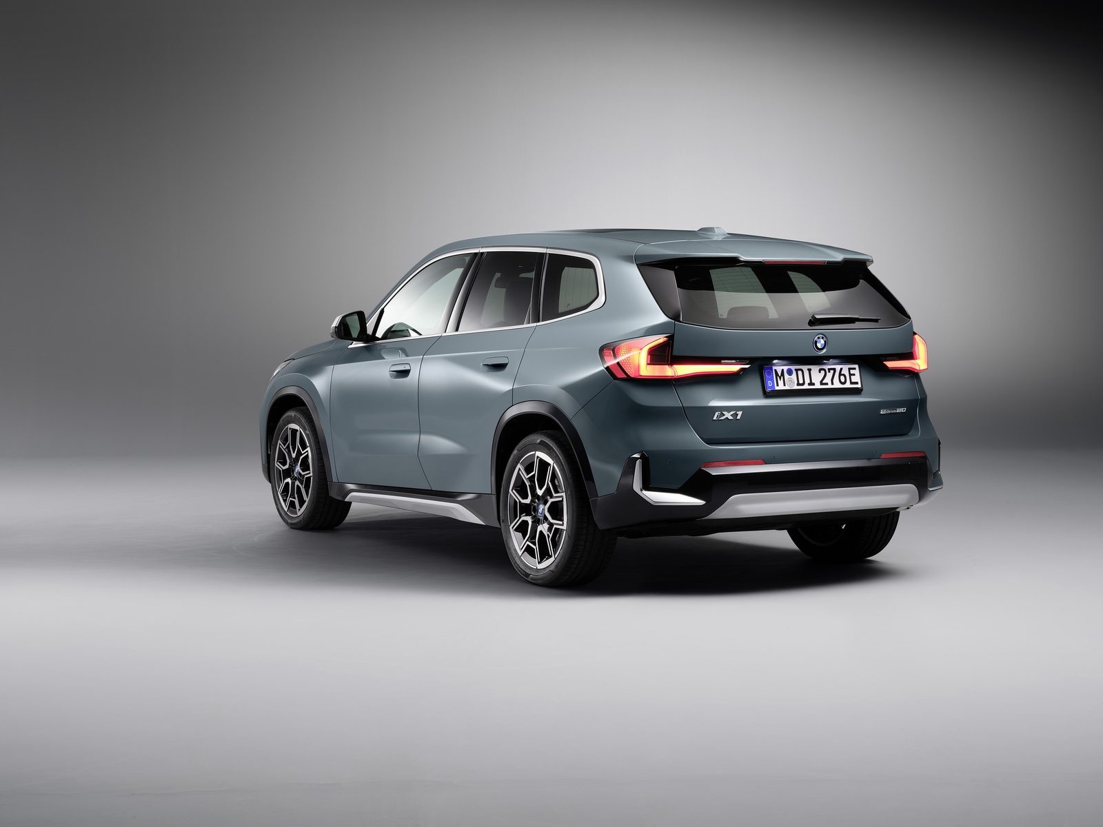 BMW iX1 Global 2022 - exterior, rear 3q studio, Global reference market
