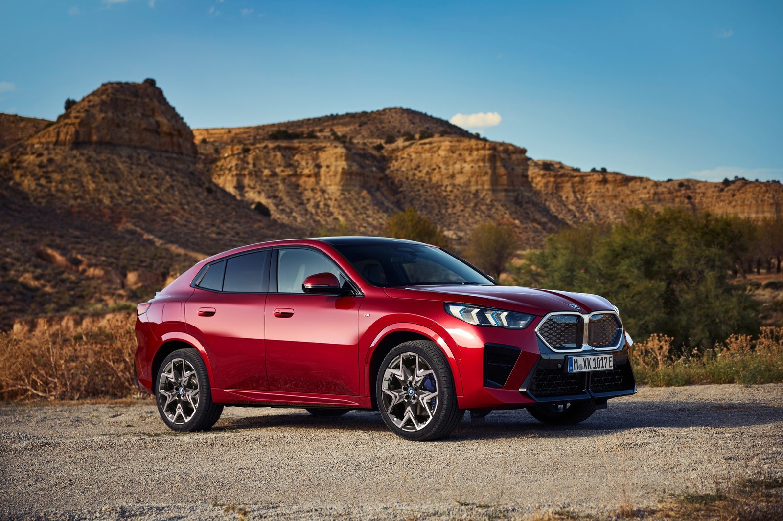 BMW iX2 Global 2024 - exterior, front three-quarter view, Global reference market
