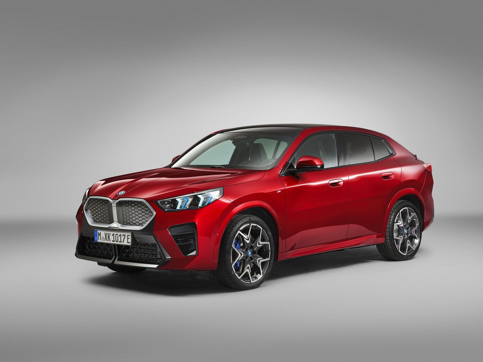 BMW iX2 Global 2024 - exterior, front 3q studio, Global reference market