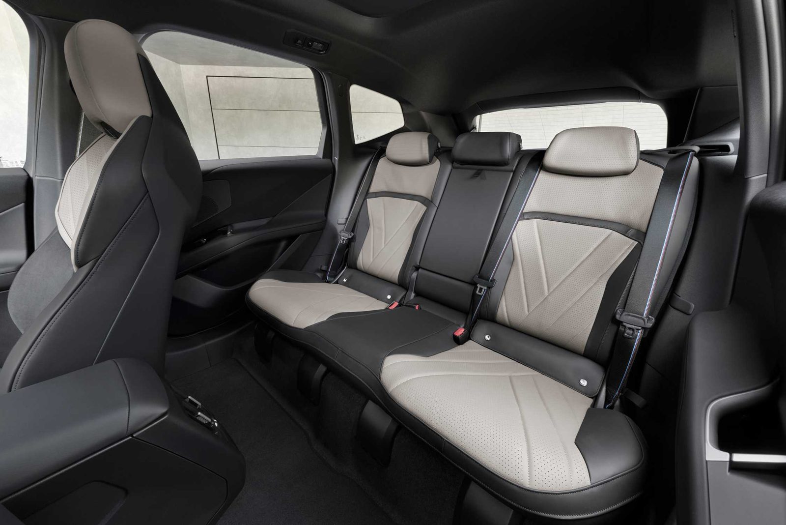 BMW iX3 M60 xDrive Global 2027 - interior, rear seats, global NA5 M60 market
