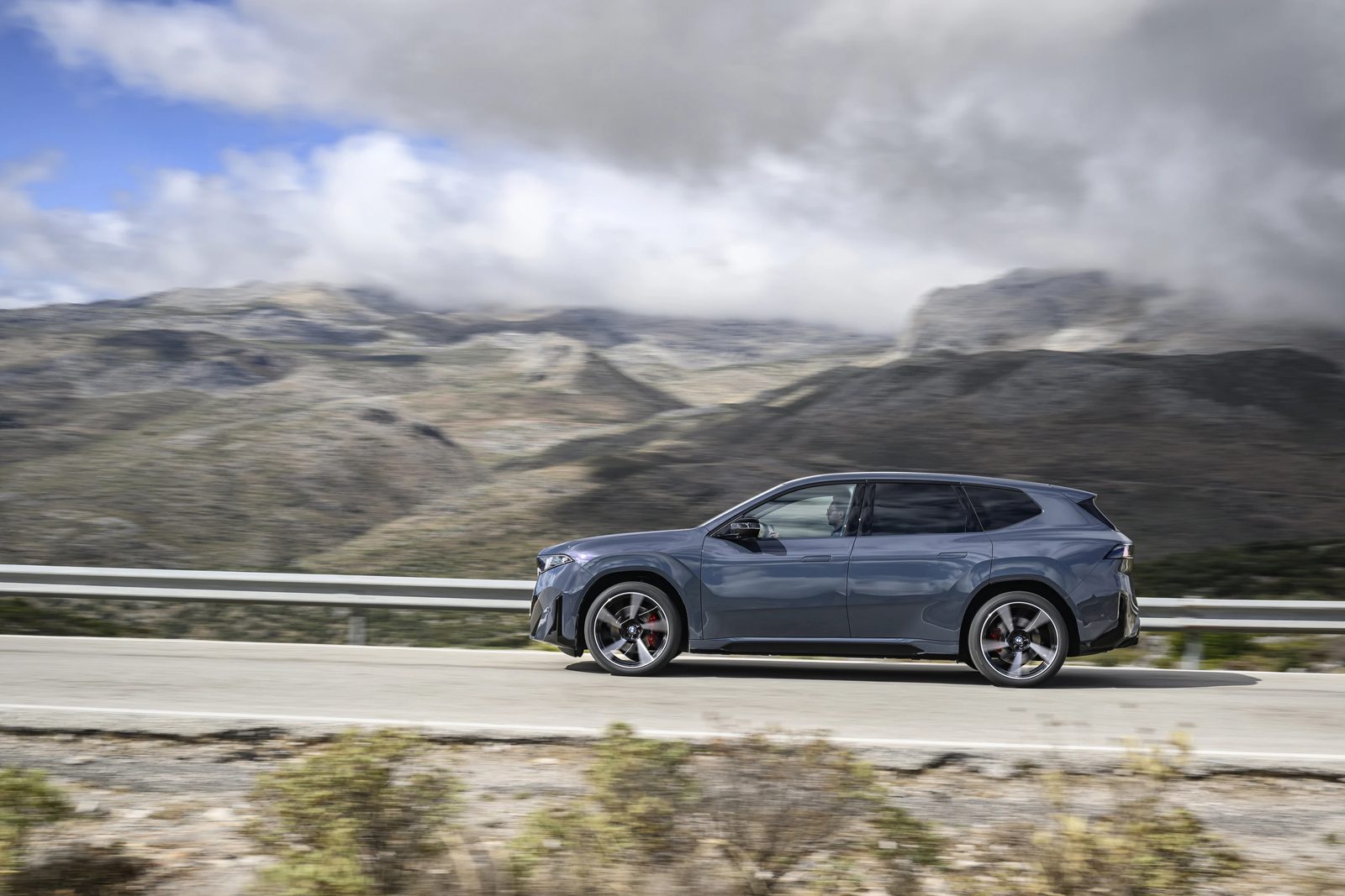 BMW iX3 Neue Klasse Global 2026 - exterior, side profile, Europe NA5 50 xDrive market