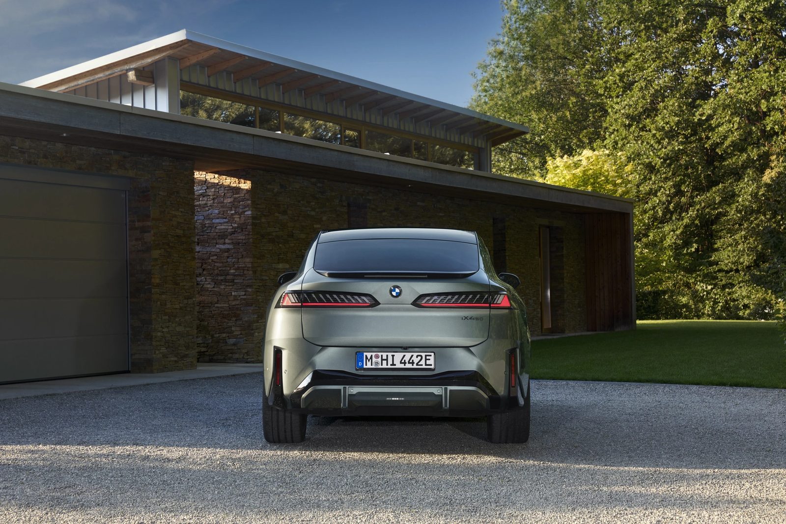 BMW iX4 Neue Klasse Global 2027 - exterior, rear direct, Europe market