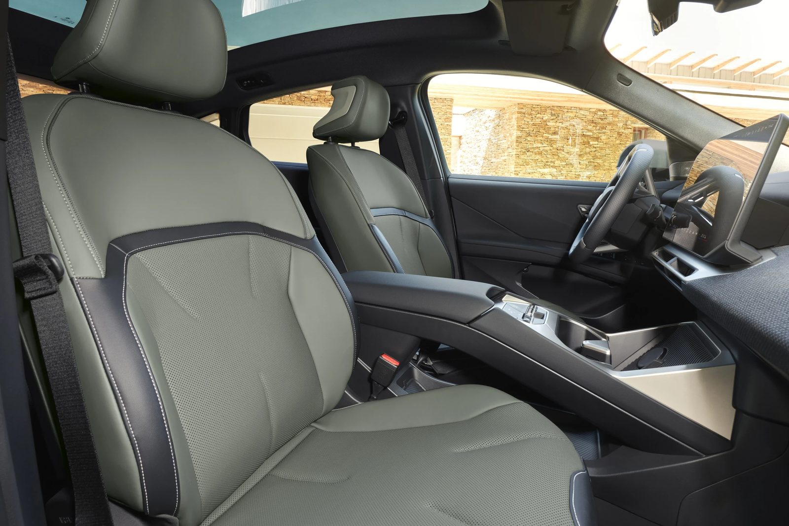 BMW iX4 Neue Klasse Global 2027 - interior, front seats, Europe market