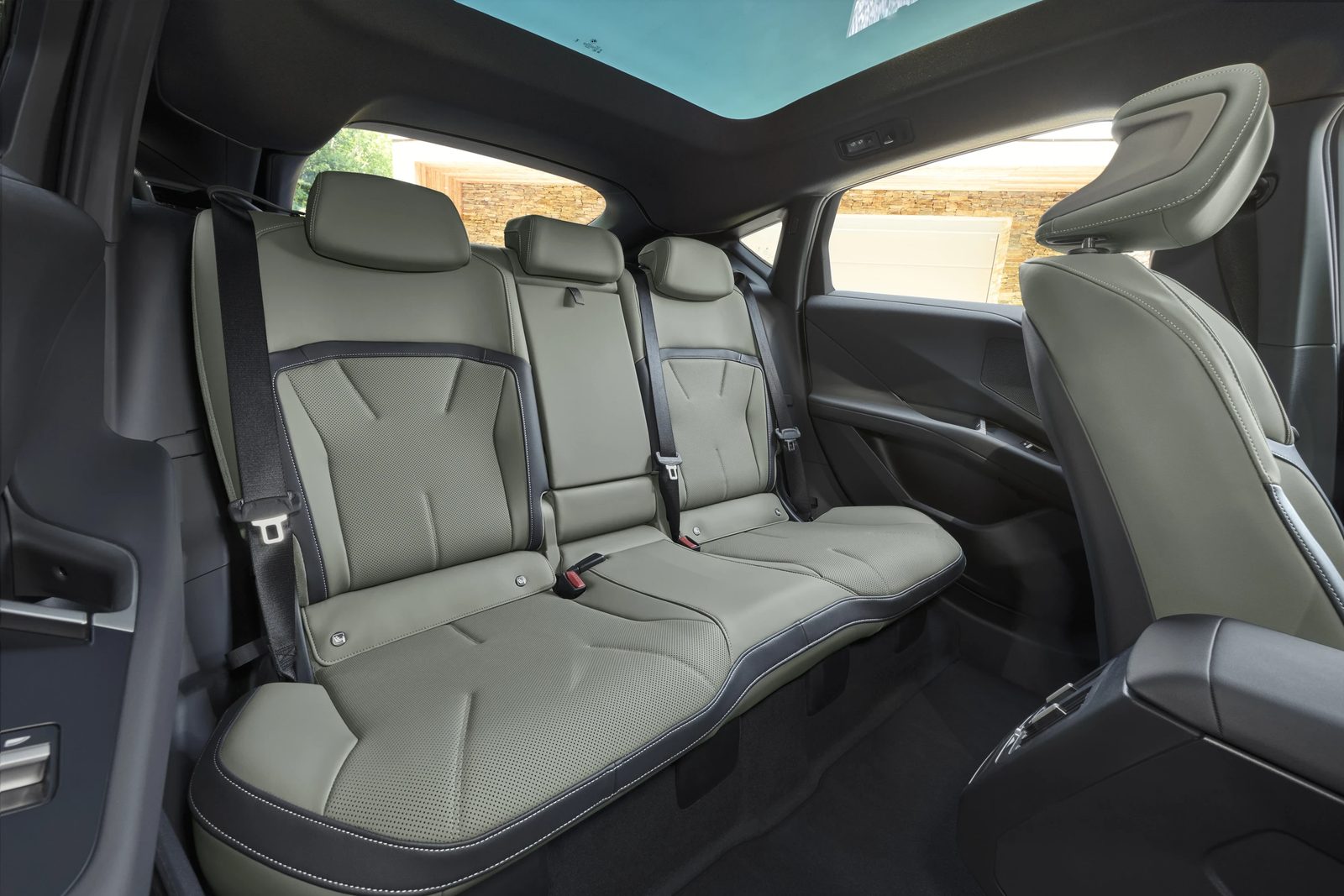 BMW iX4 Neue Klasse Global 2027 - interior, rear seats, Europe market