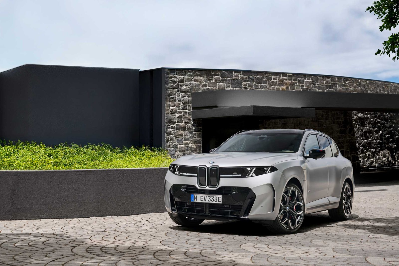 BMW X5 PHEV G65 2027 - exterior, front static, EU G65 M60e reference market