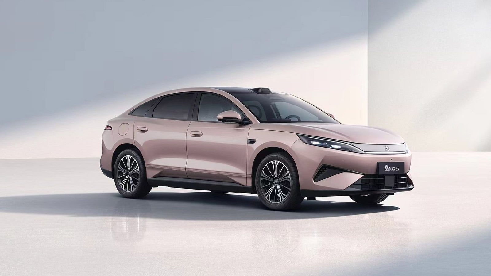 BYD Qin Max EV / DM-i 2026 - main model photo, exterior, front three quarter pink official preview, China pre-launch/reference market