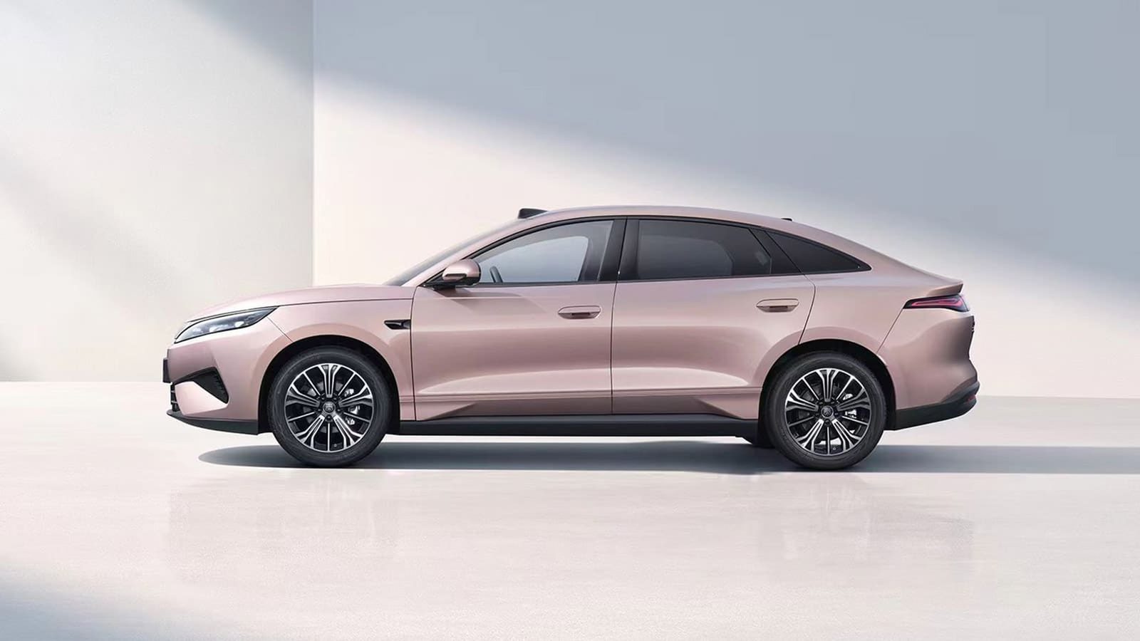 BYD Qin Max EV / DM-i 2026 - exterior, side profile pink official preview, China pre-launch/reference market