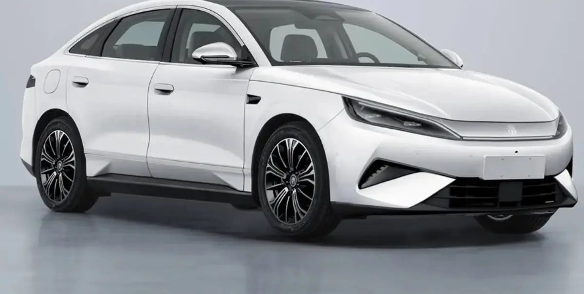 BYD Qin Max EV / DM-i 2026 - exterior, front three quarter white miit reference, China launch/reference market