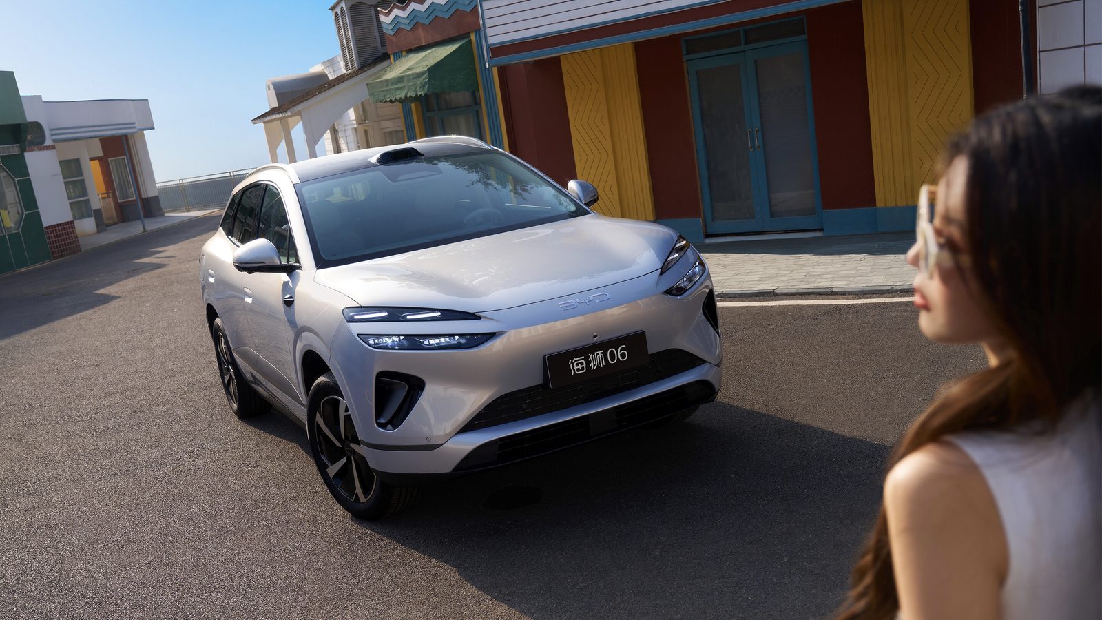 BYD Sealion 06 EV 2026 — главное фото модели, экстерьер, вид спереди 3/4, рынок China
