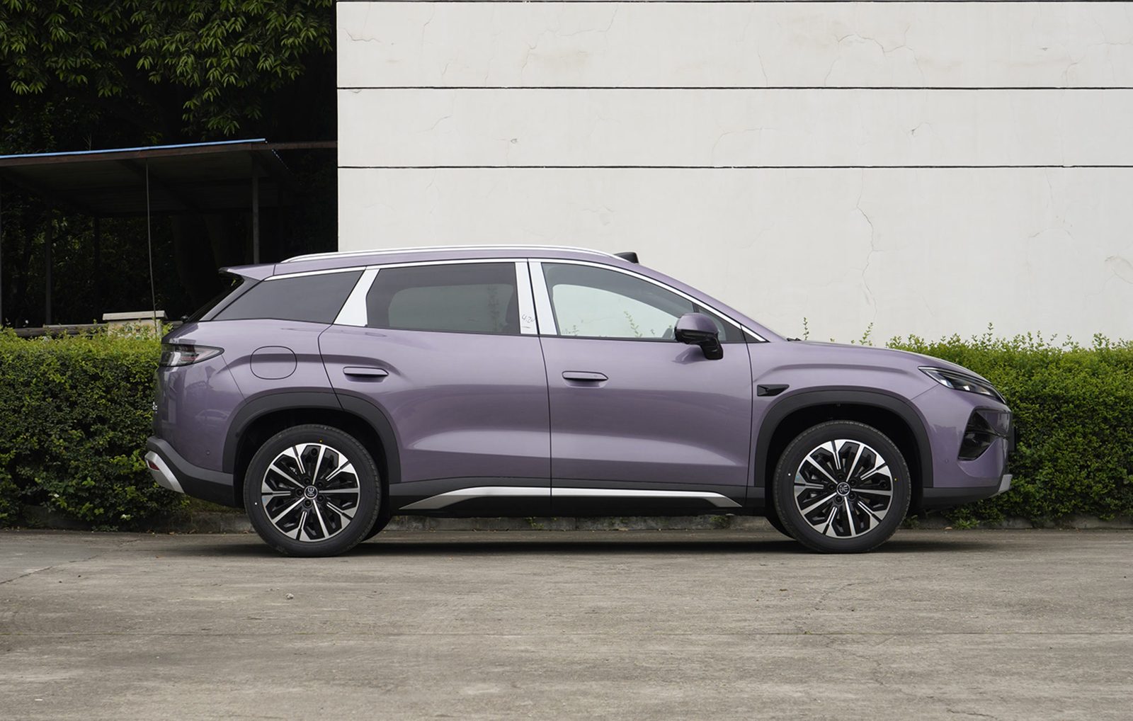 BYD Song Ultra EV 2026 - exterior, side view, China / production visual reference market