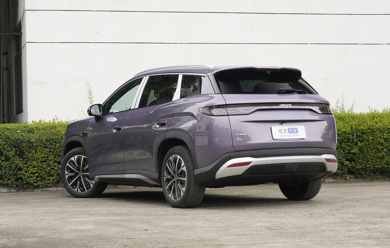 BYD Song Ultra EV 2026 - exterior, rear three-quarter view, China / production visual reference market