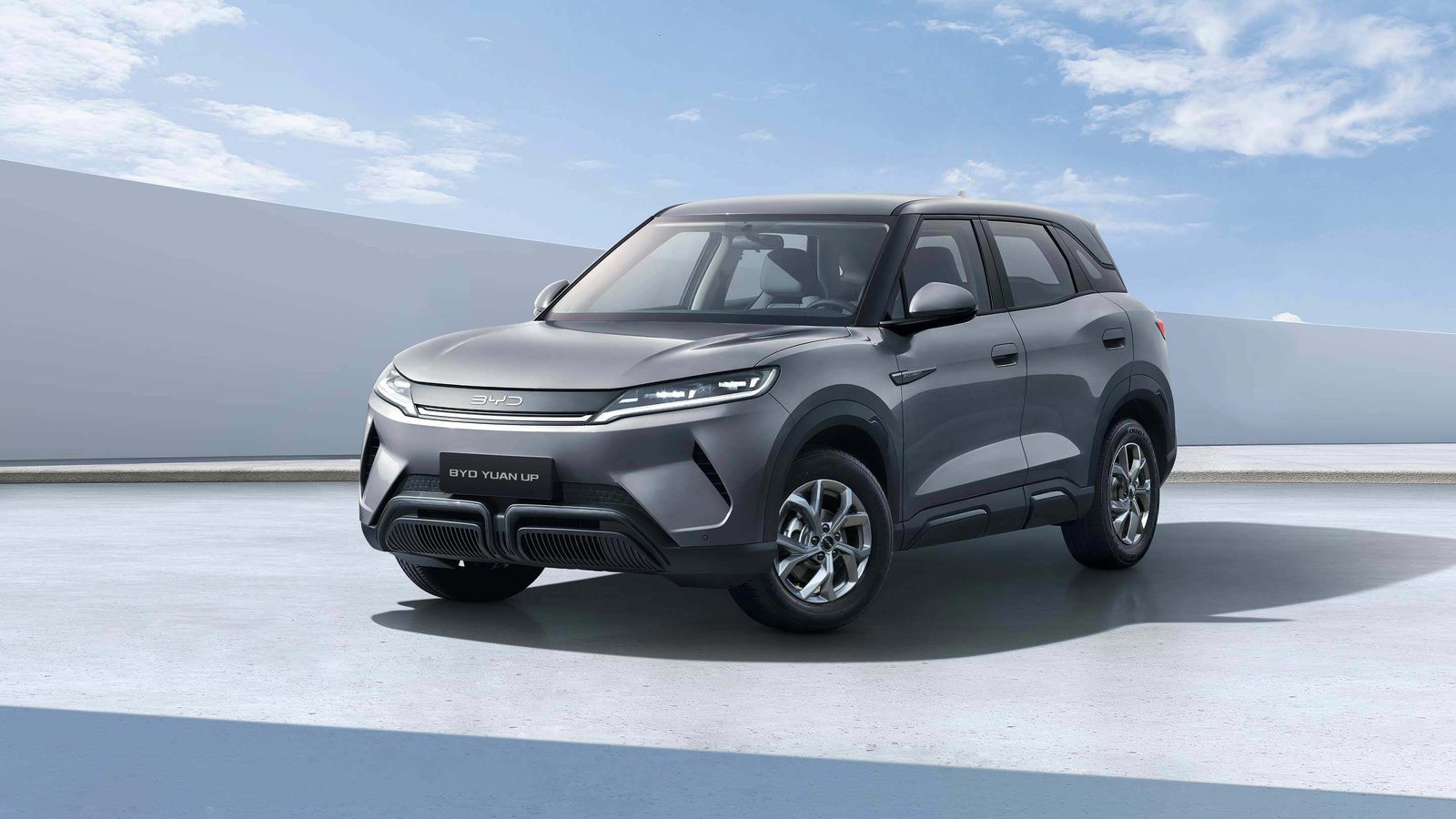 BYD Yuan UP EV 2024 — главное фото модели, экстерьер, вид спереди 3/4, рынок official_regional