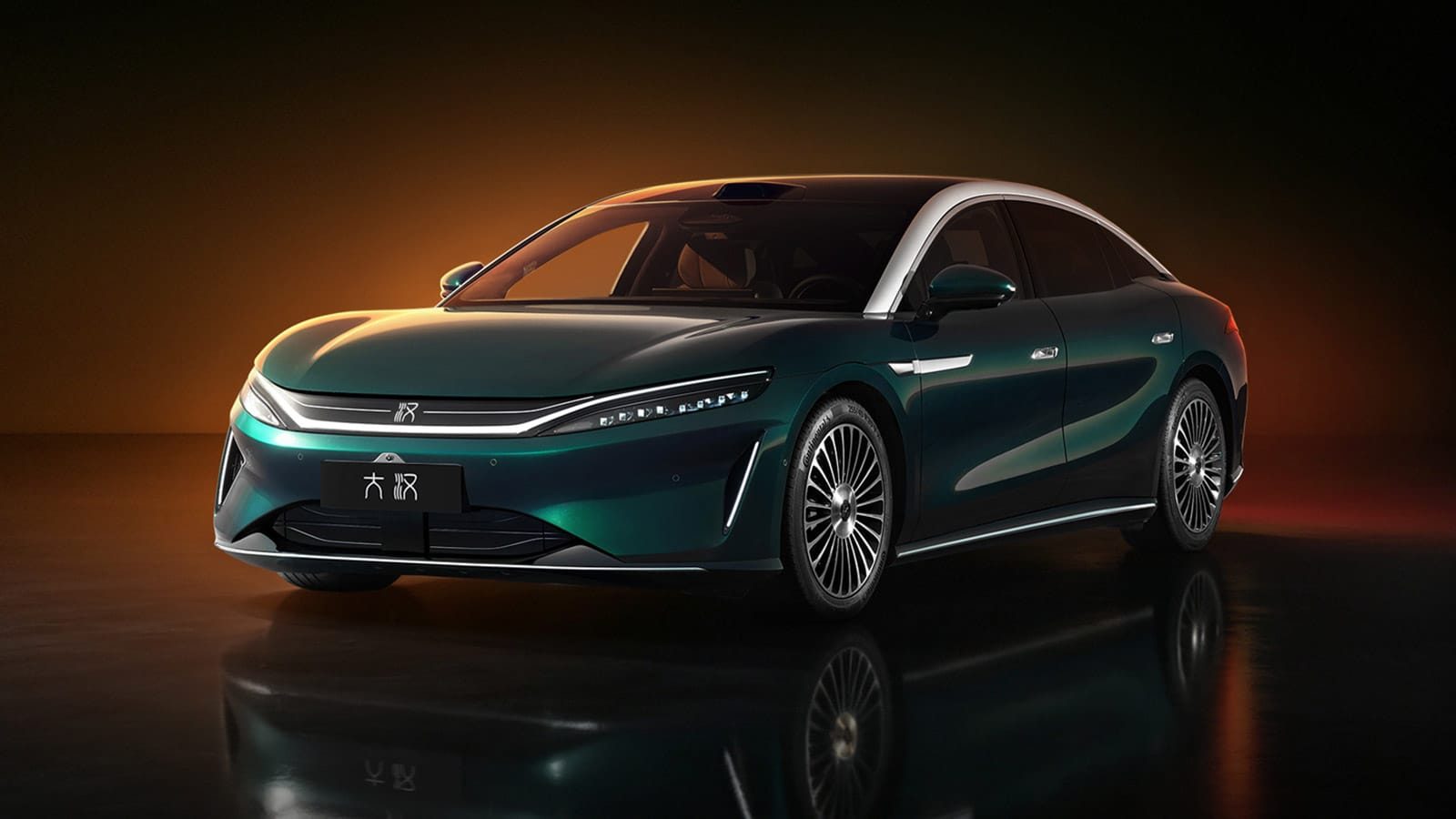 BYD Great Han EV 2026 - main model photo, exterior, front 3q studio green, China pre-sale market