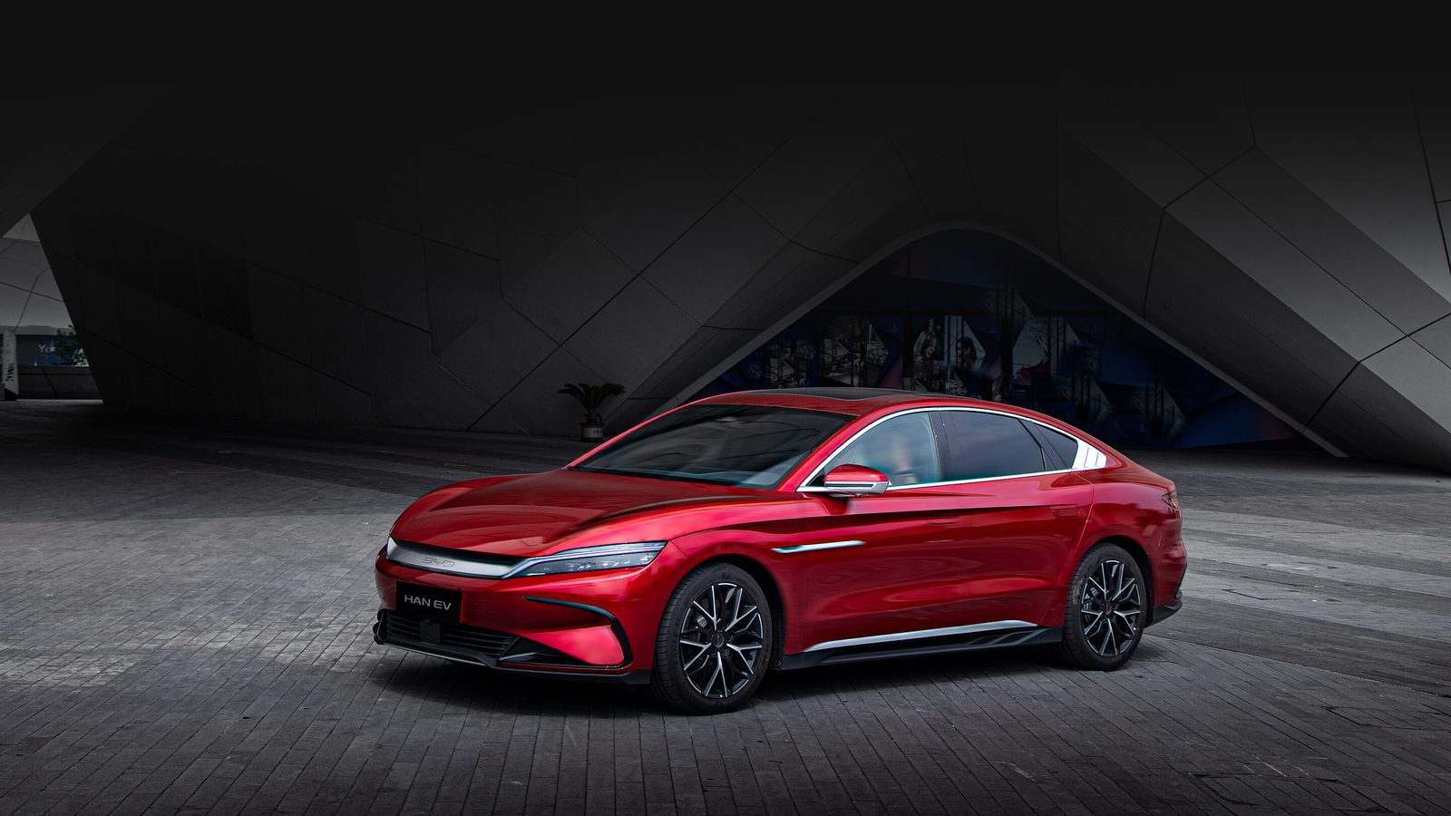 BYD Han EV 2025 - exterior, front three-quarter view, Kuwait market