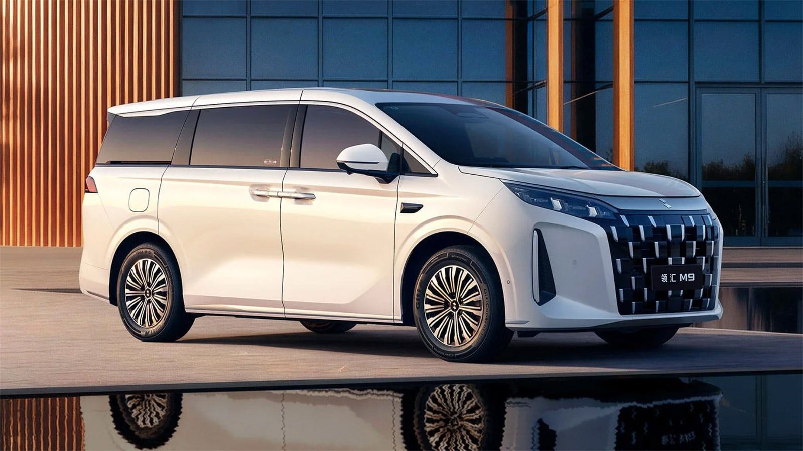 BYD Linghui M9 2026 - exterior, front 3q context, China launched / commercial mobility market