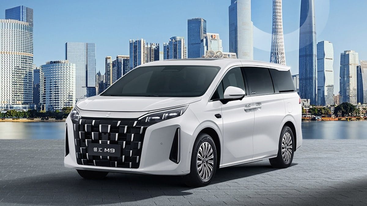 BYD Linghui M9 2026 - exterior, front 3q city, China launched / commercial mobility market
