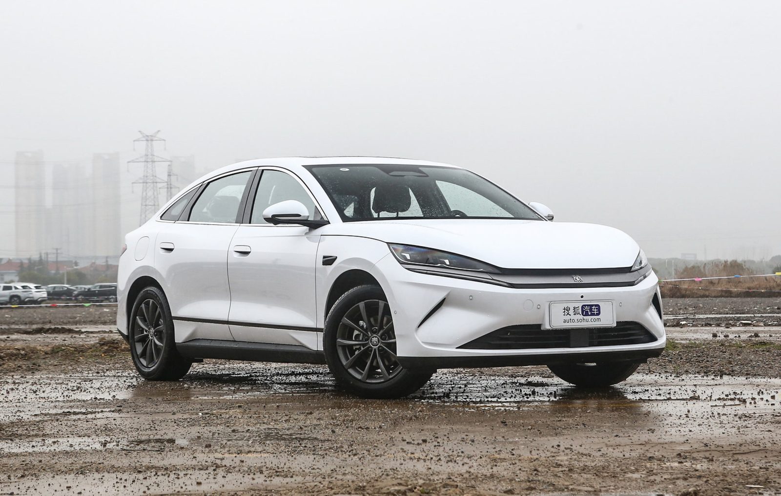 BYD Qin L EV 2025 - exterior, front three-quarter view, China / import visual reference market