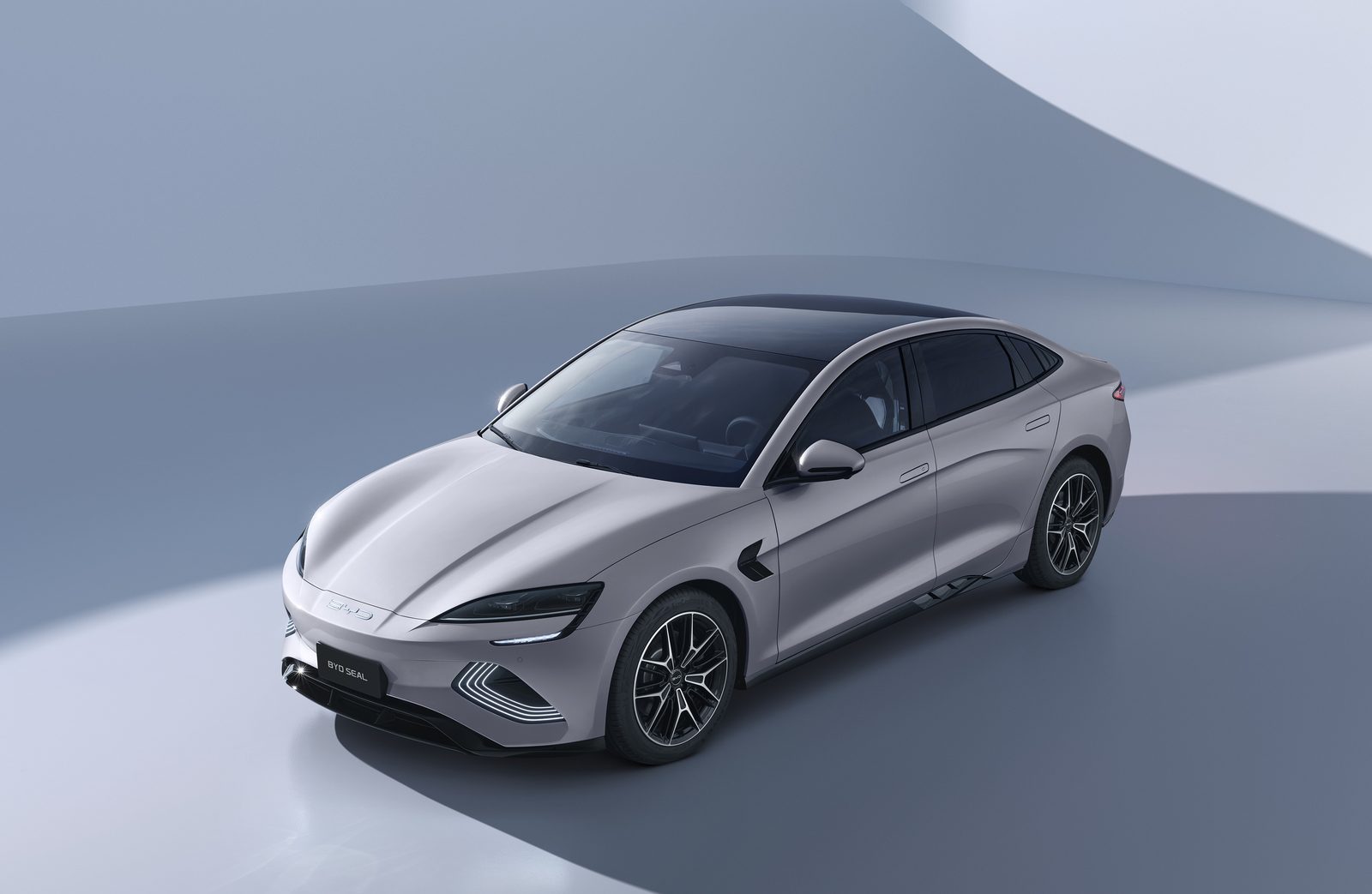 BYD Seal EV 2022 — главное фото модели, экстерьер, front top 3q, рынок internal_mvp
