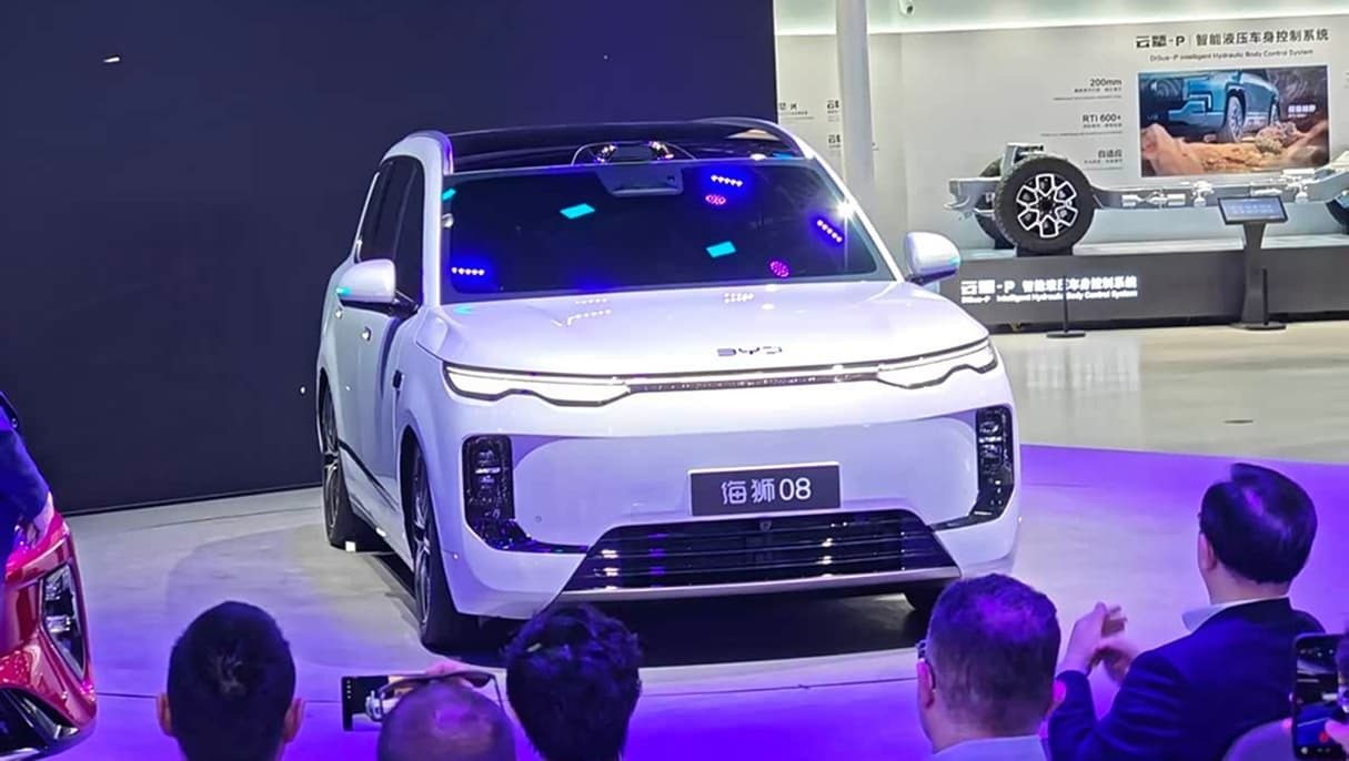 BYD Sealion 08 2026 — экстерьер, front show floor, рынок internal_mvp