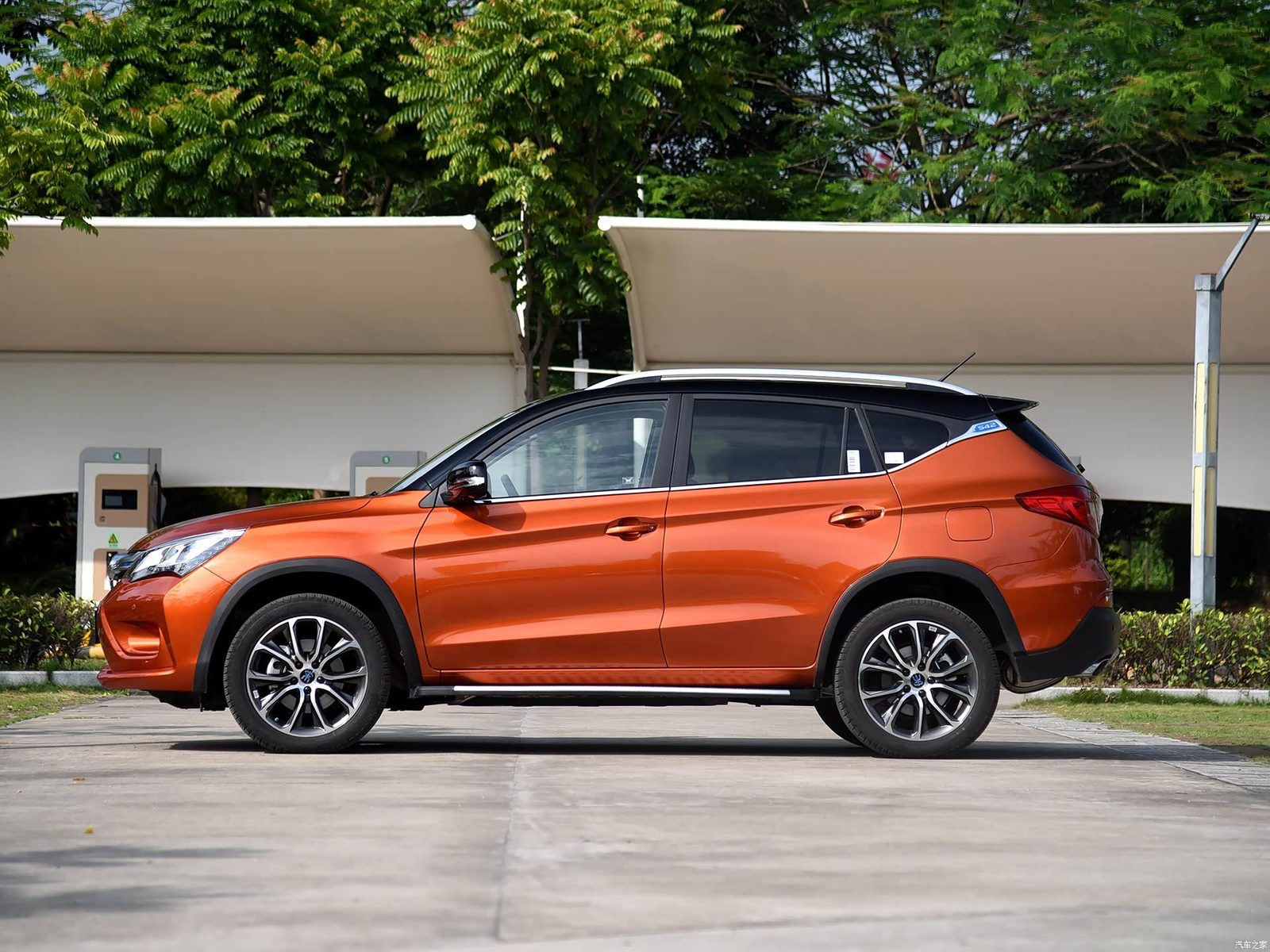 BYD Song First Generation Legacy Reference 2015 - exterior, front 3q opposite, China archive exact-specification reference market