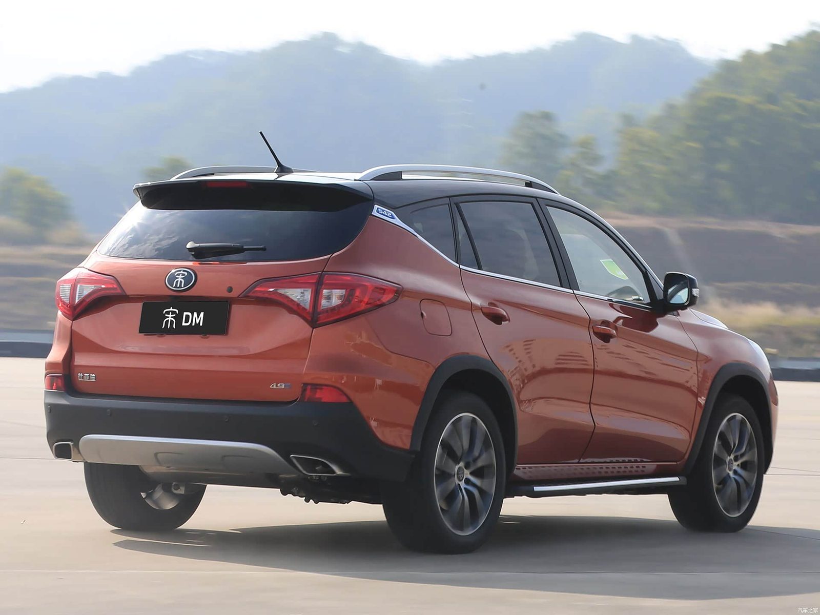 BYD Song First Generation Legacy Reference 2015 - exterior, alternate color front 3q, China archive exact-specification reference market