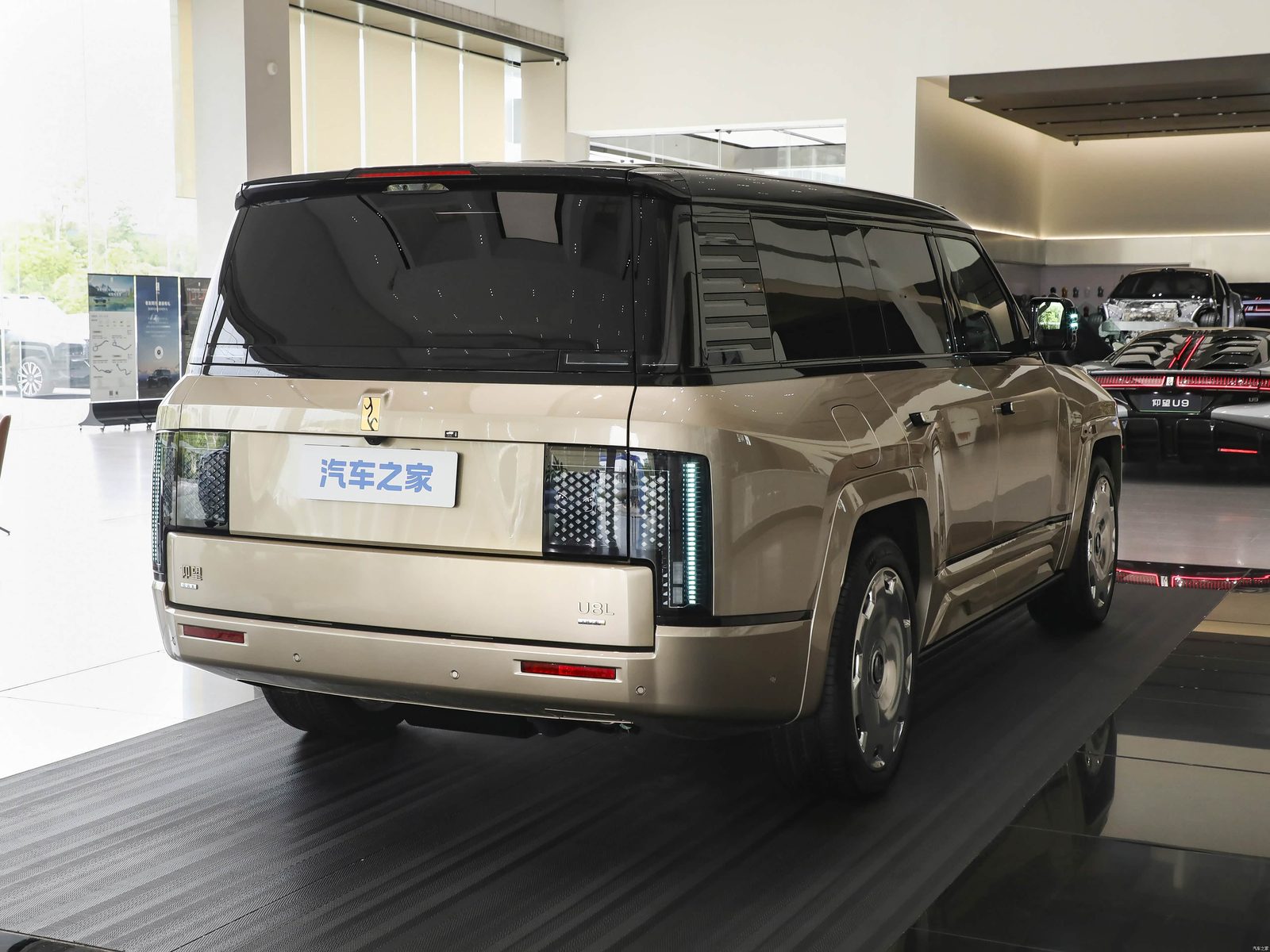 BYD Yangwang U8L 2025 - exterior, rear 3q alt, China market